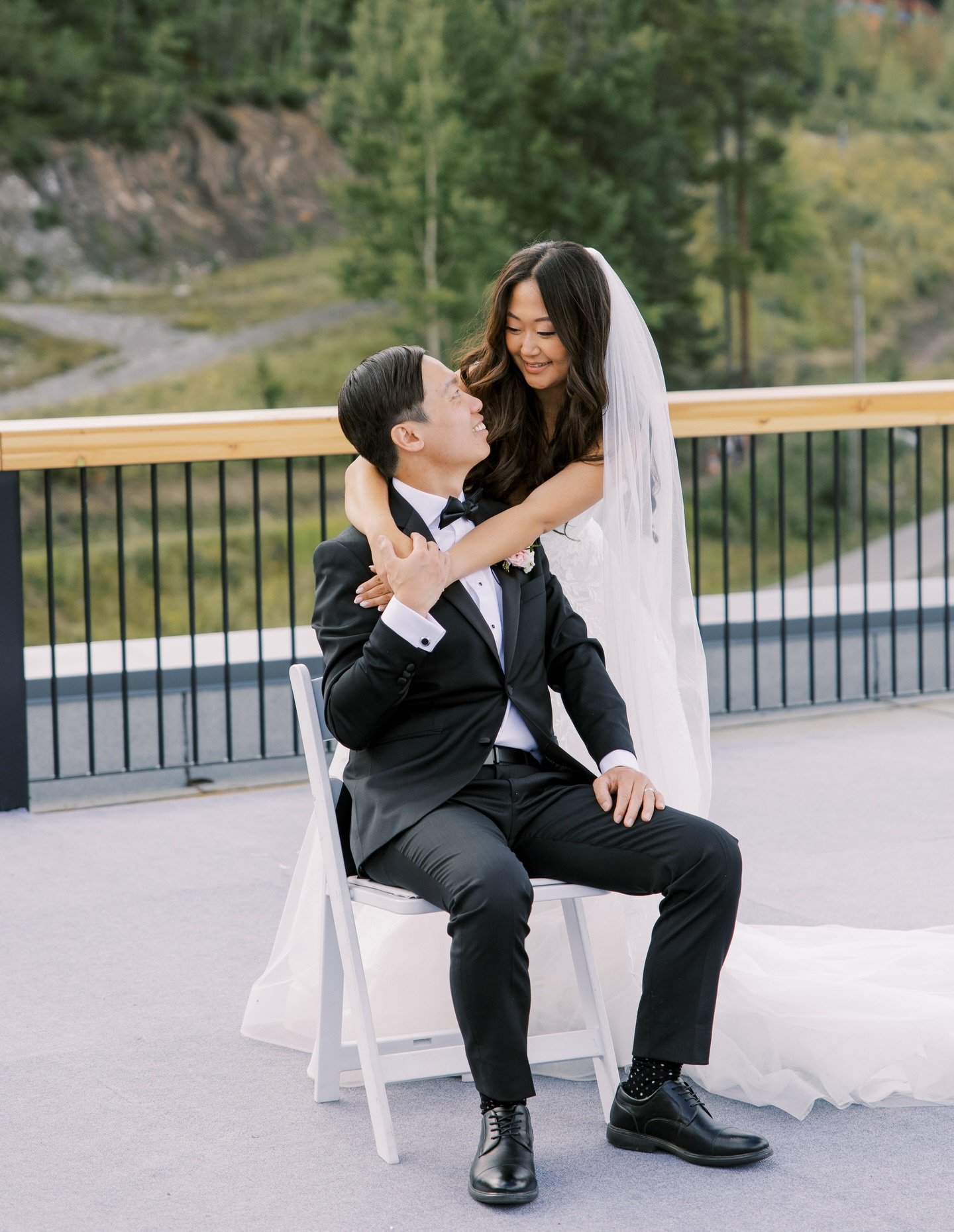 In the heart of the mountains, these two says &ldquo;I do&rdquo; to forever 💍🏔️♾️

Photography: @alyromainphotography 
HMUA: @lorrainemakeupartistry Lorraine and Sorphea

*
Luxury Mobile Beauty and Bridal Styling Services
📩 lorrainemakeupartistry@