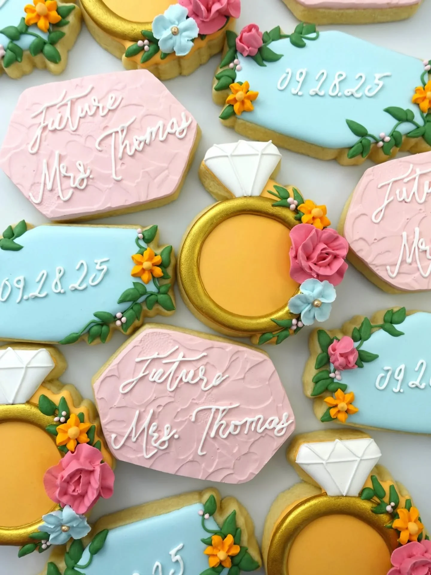 Bridal shower cookies 🌺🌼

#futuremrs #futuremrscookies #bridalshowercookies #bridalshower #weddingcookies #datecookies #weddingdate #ringcookies #decoratedcookies #sugarcookies #royalicingart #royalicingcookies