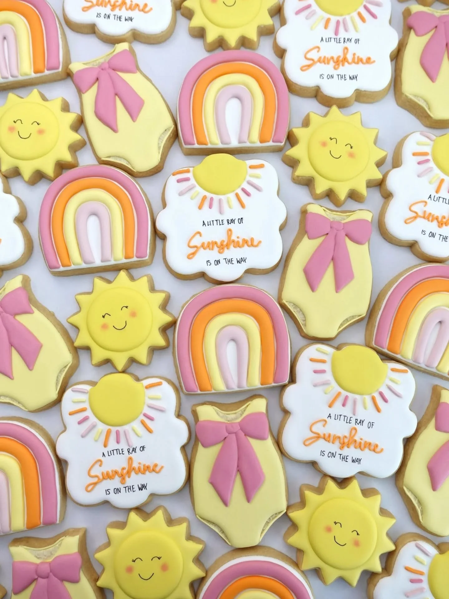 A little ray of sunshine is on the way! 🌞

Allll the inspo from the amazing @monarch.baking.co 🩷

This was such a fun set to make, and a huge congratulations to my sweet client!!! Baby shower cookies are definitely tied with bridal shower cookies f