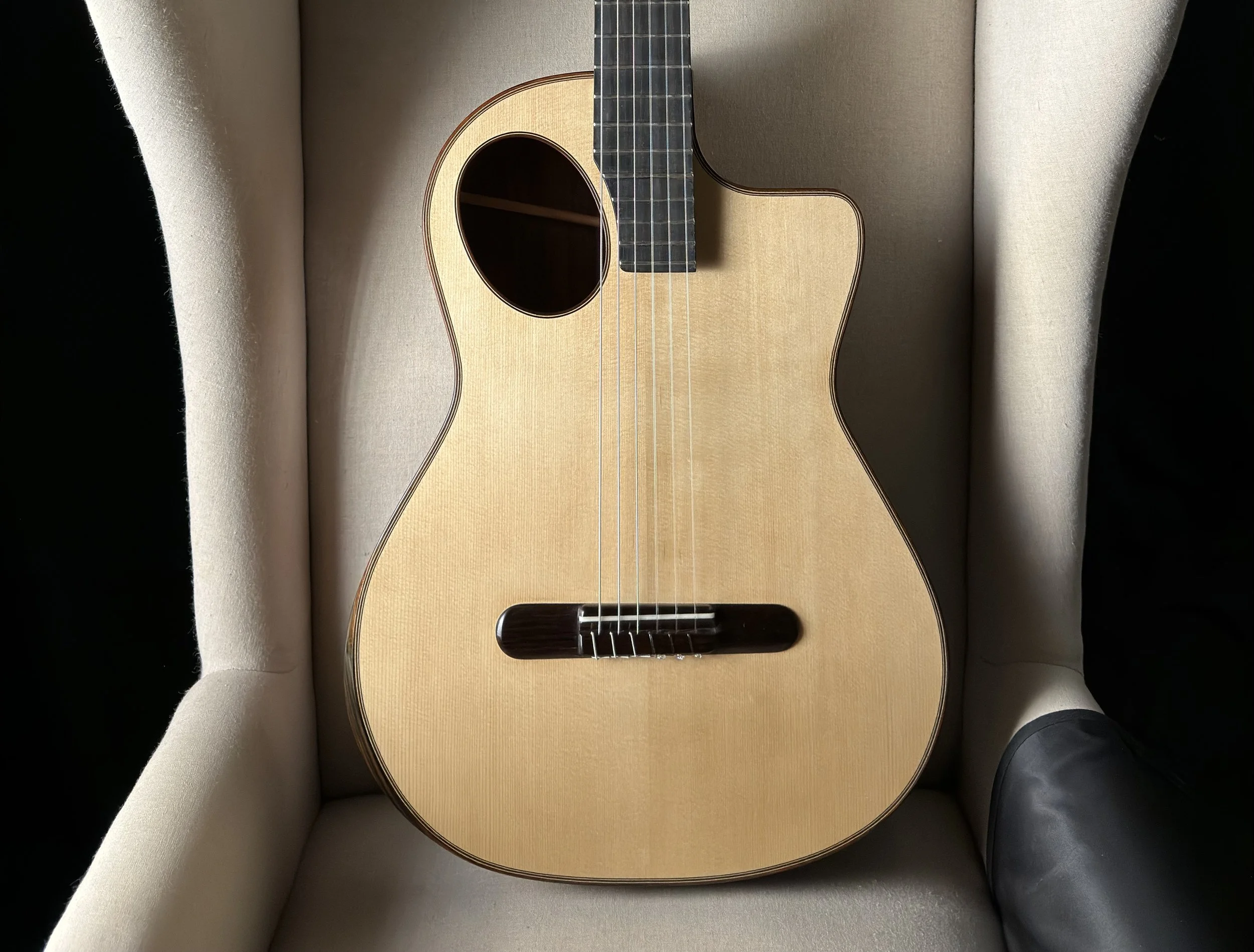 Tomás Fiore Classical Cutaway Brazilian
