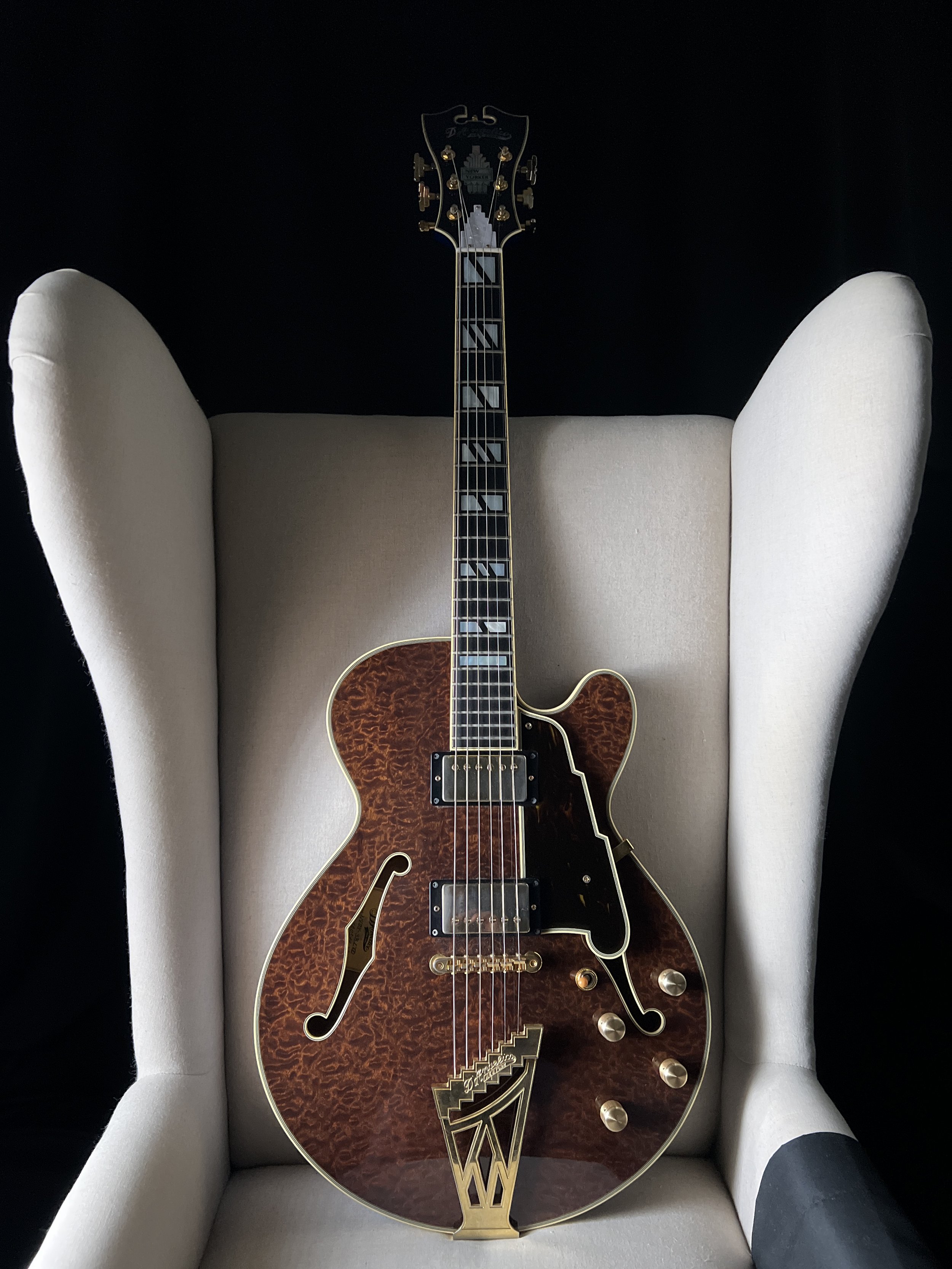 D'Angelico NYSS-3B Limited Burl Mahogany