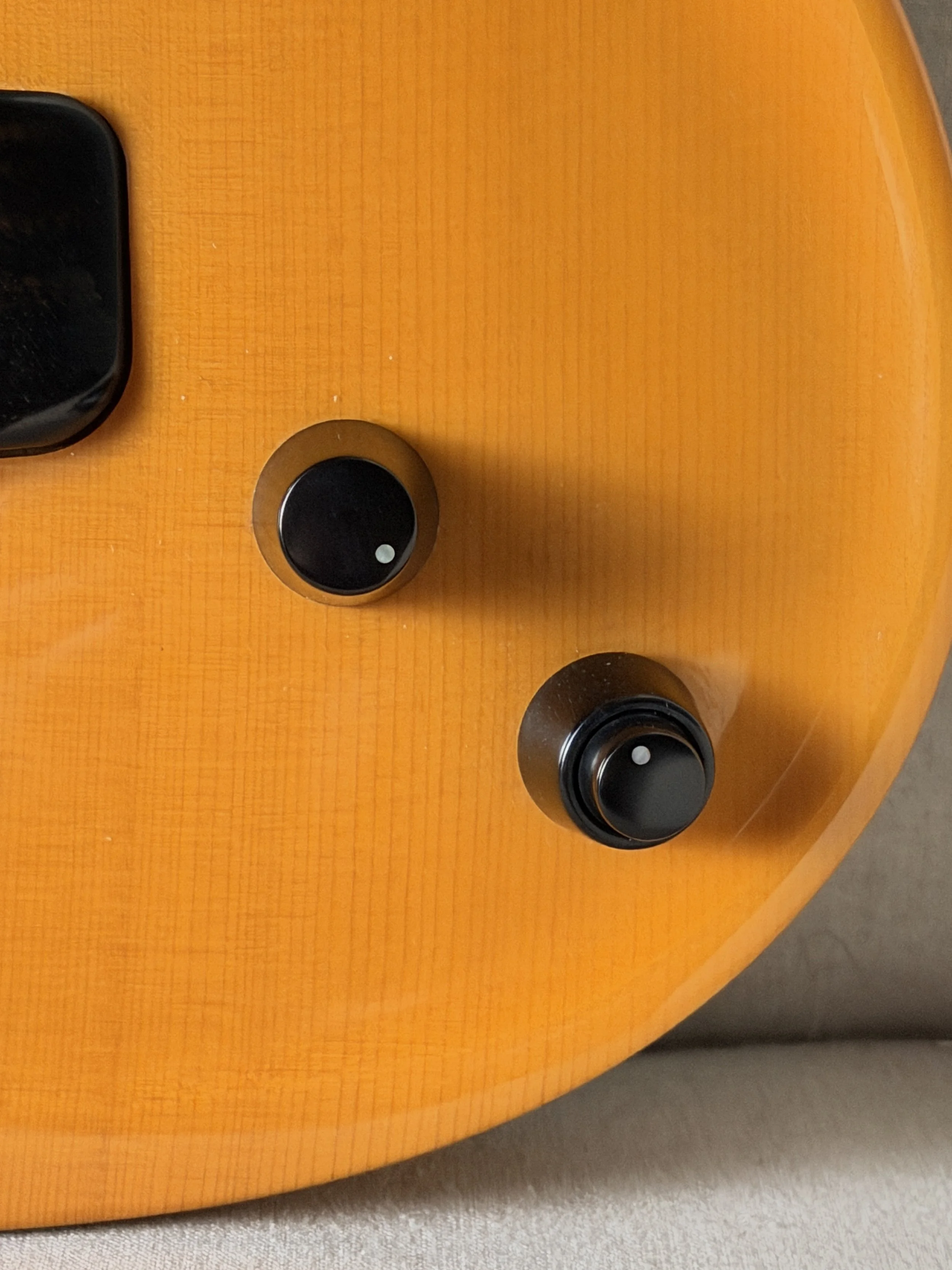 Parker Fly Nylon showing ebony knobs