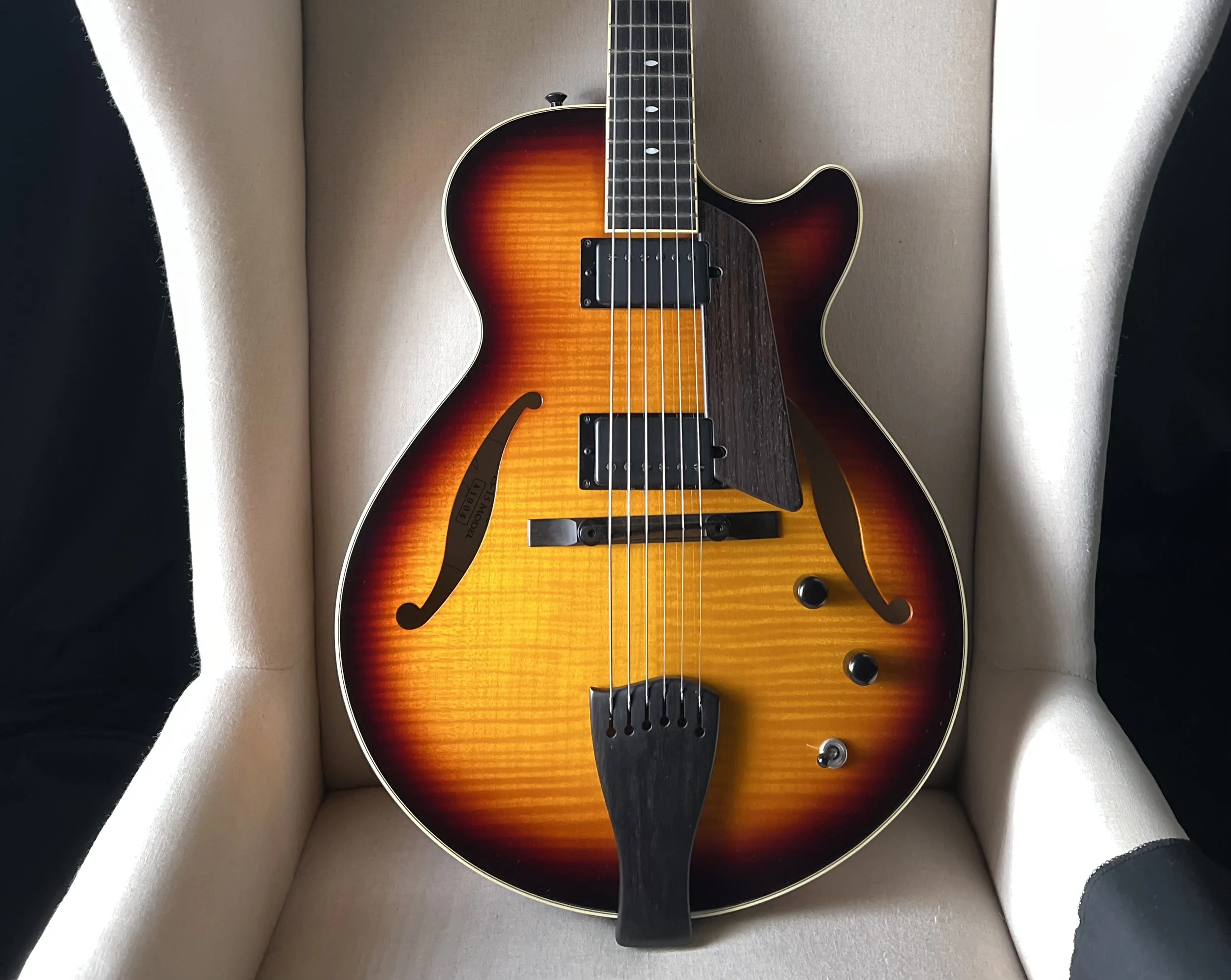 -HOLD- Sadowsky LS-15 Archtop