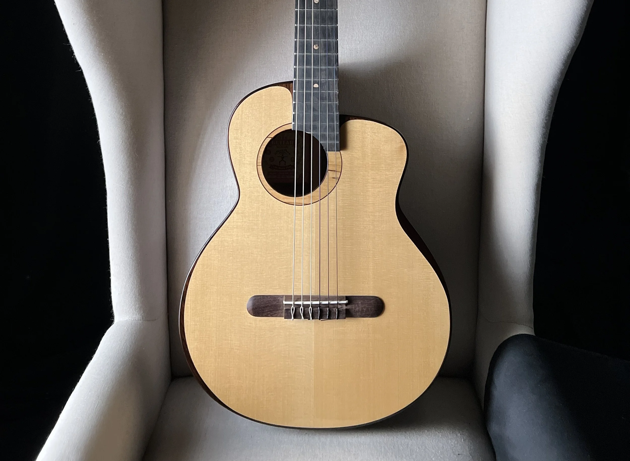 Anuenue MN214 Bird Guitar Nylon String