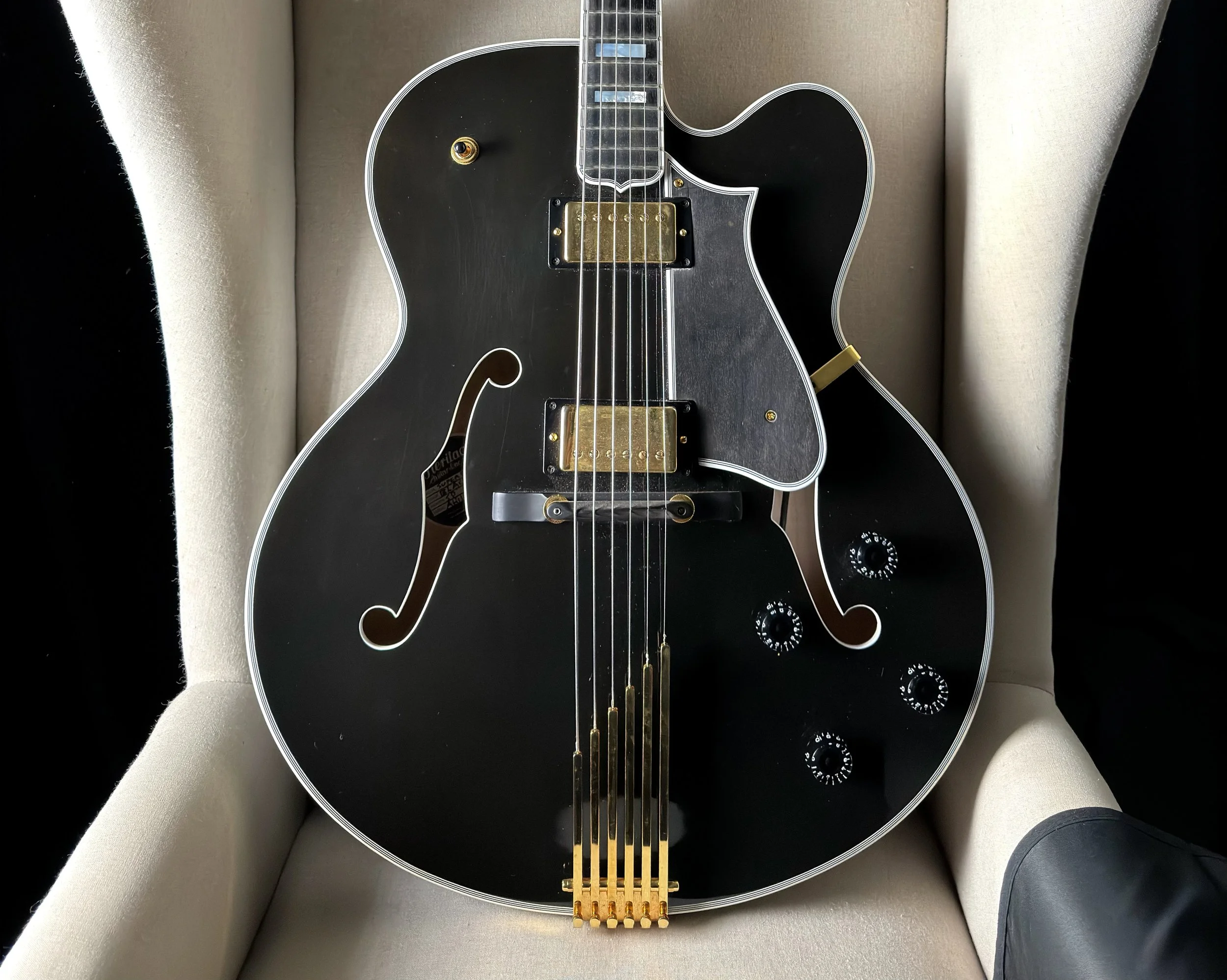 Heritage Super Eagle 18" Archtop