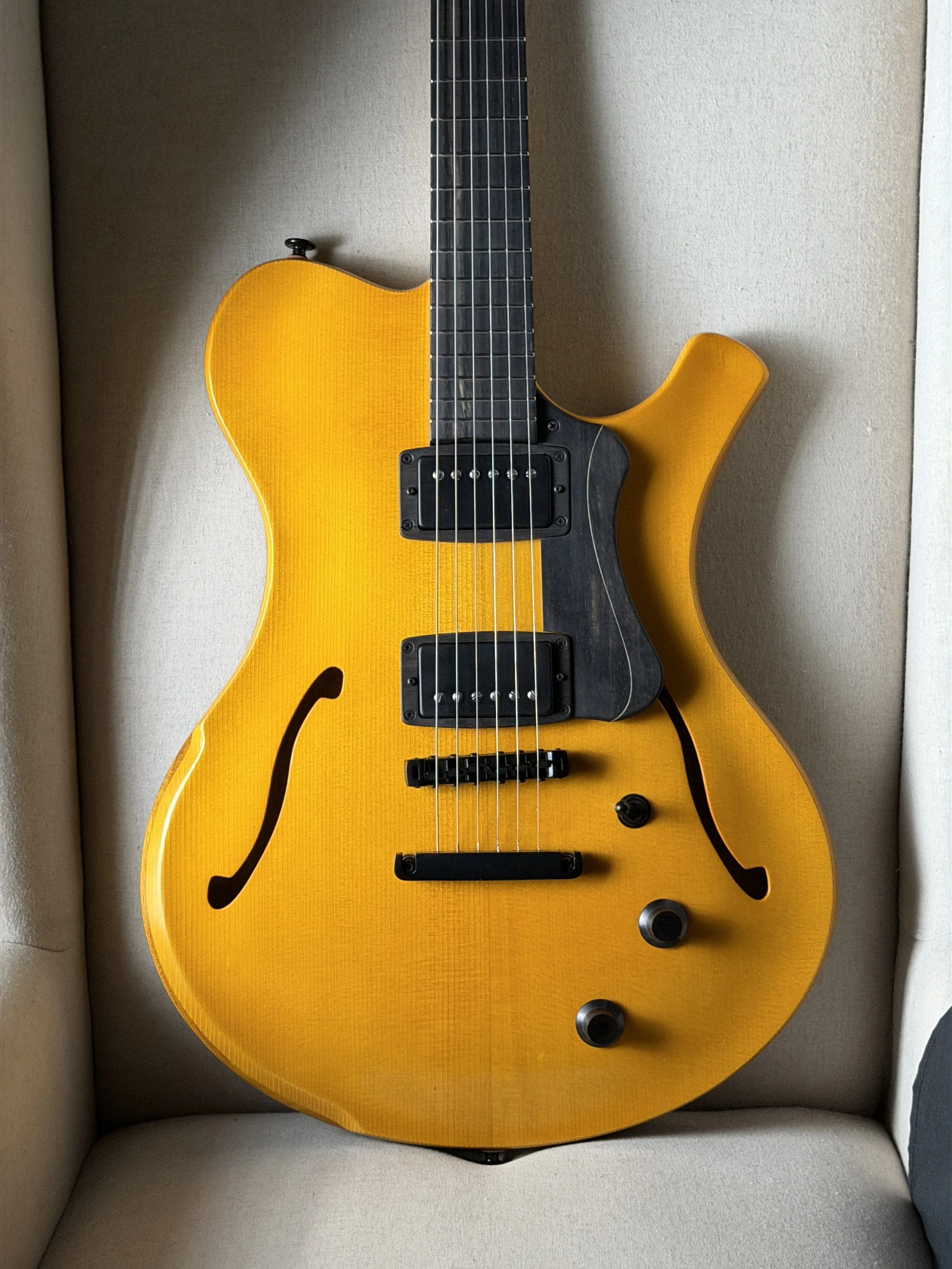 Shinya Shikagawa Sol 14.5 showing ego red spruce top