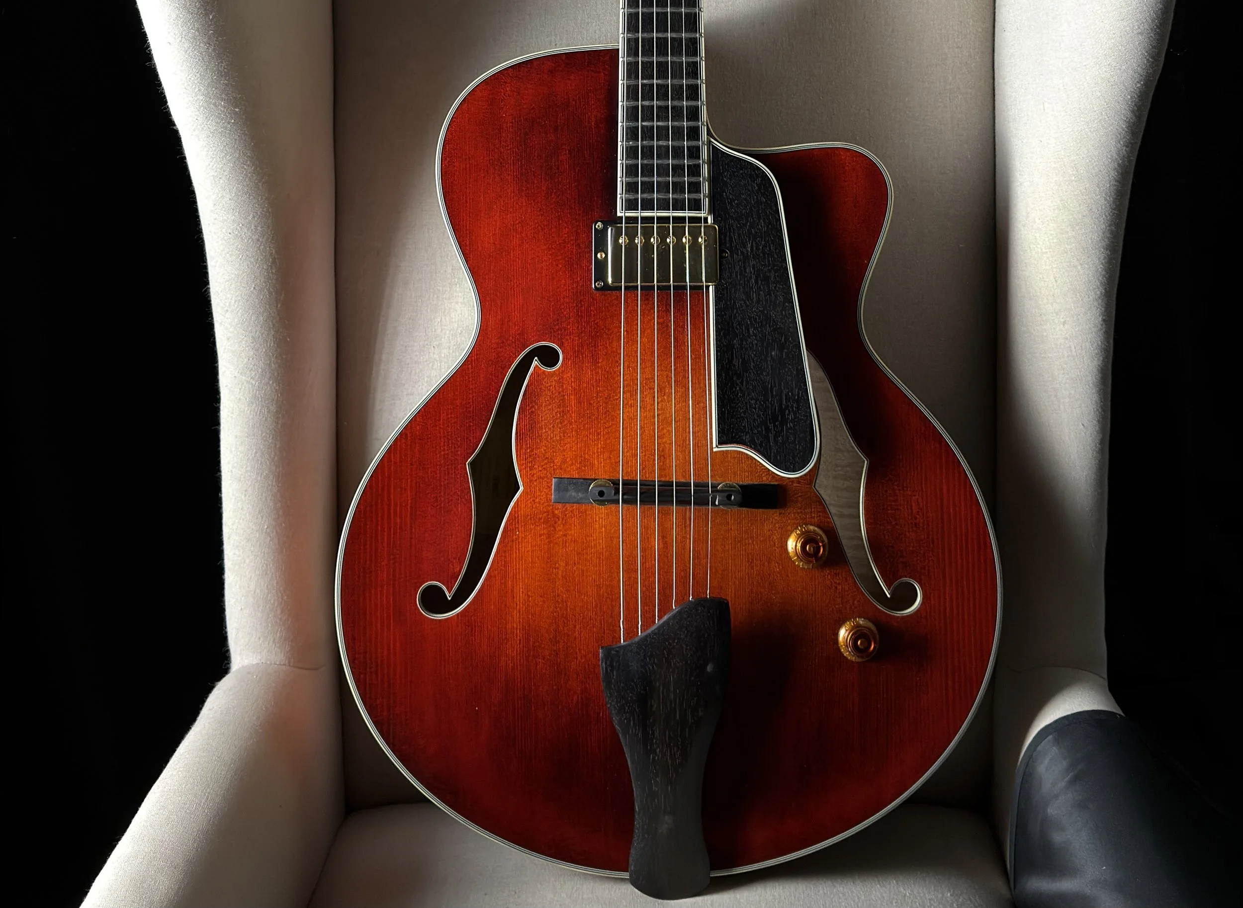 Eastman AR805CE