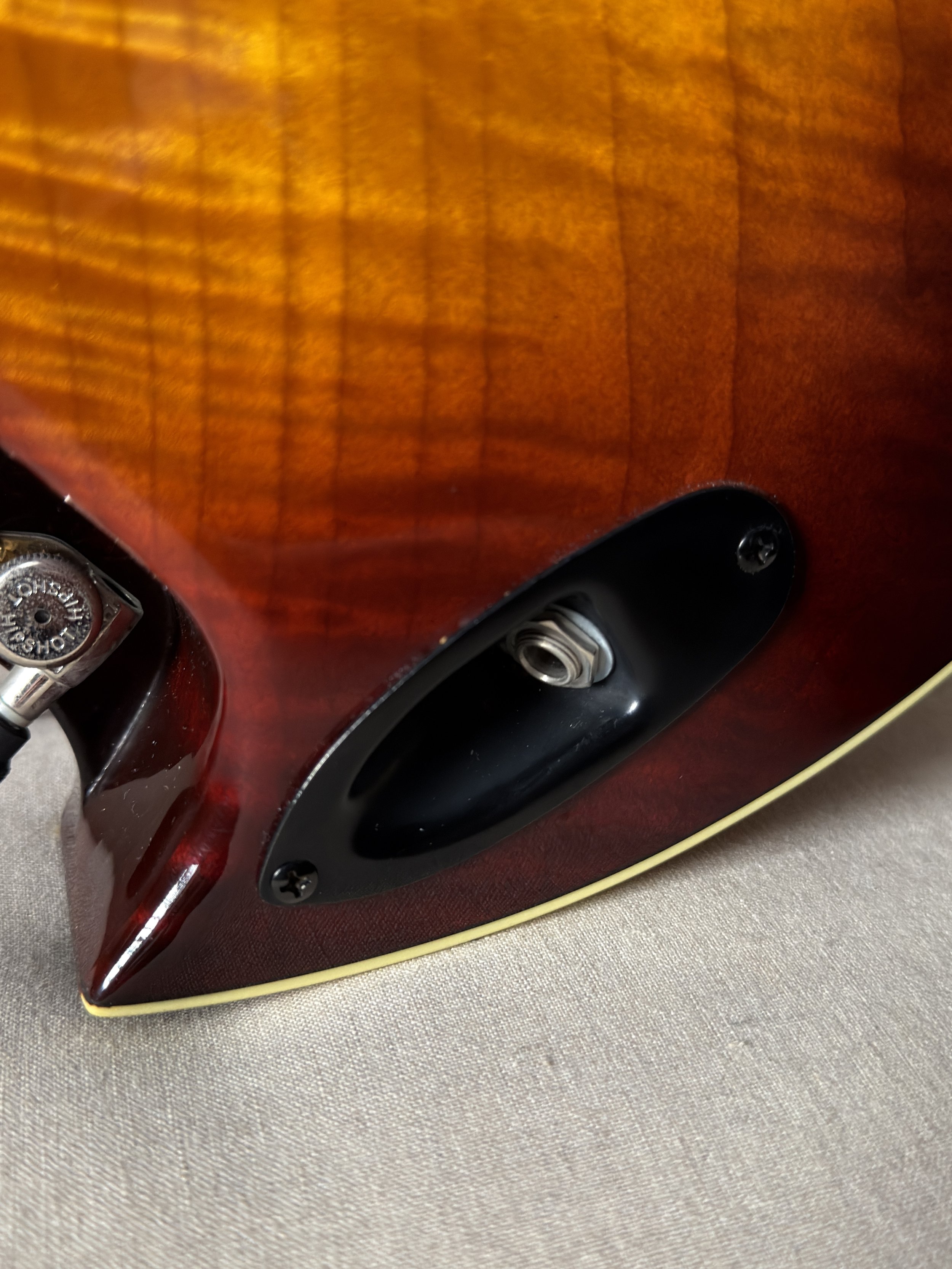 Koll RE Archtop showing recessed jack