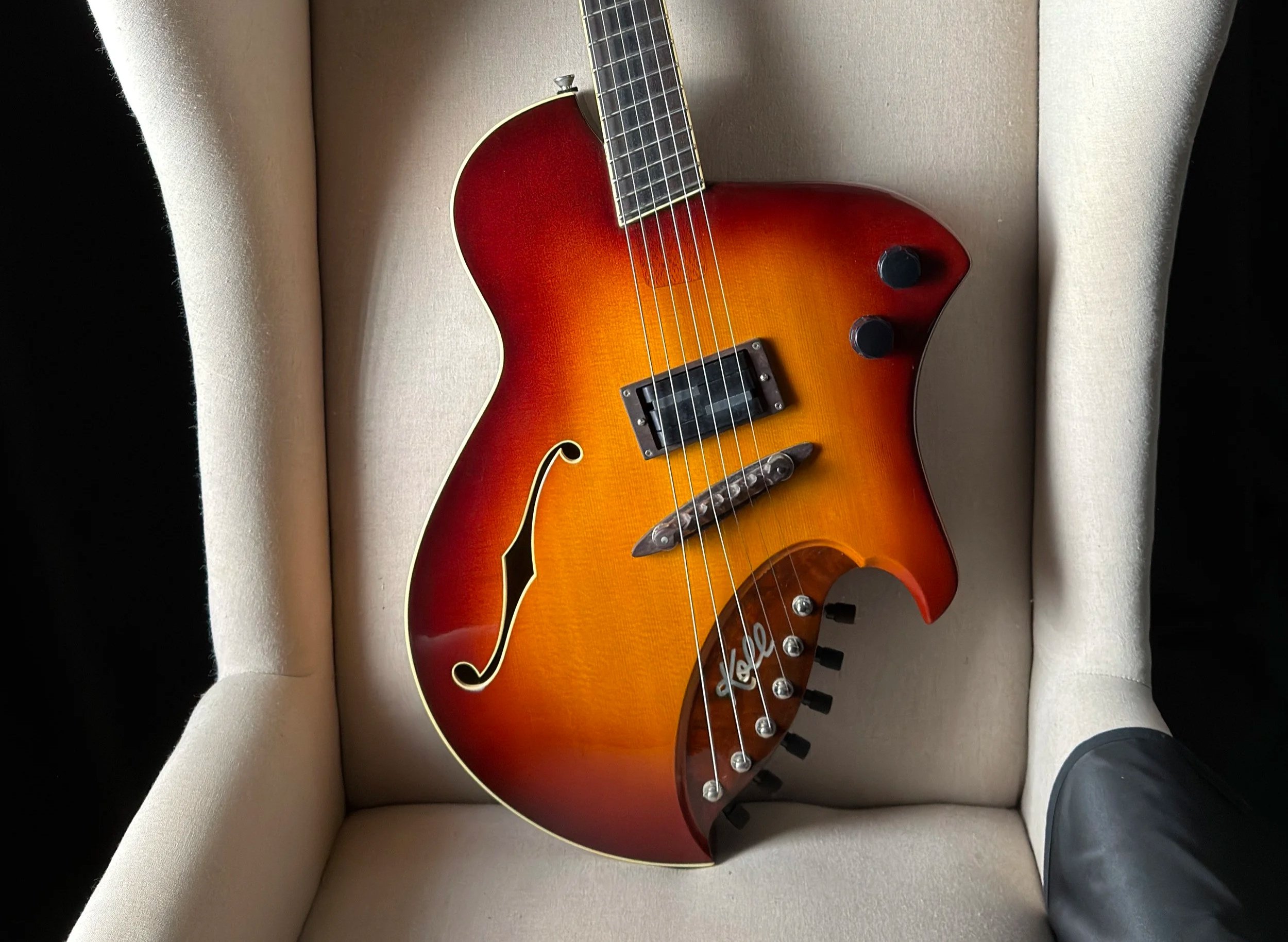-HOLD- Saul Koll RE-6F Headless Fan Fret Archtop