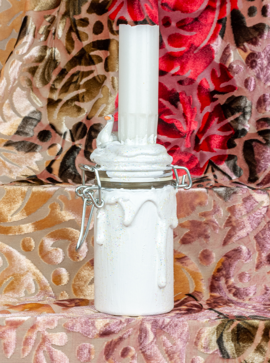 white-swan-jar-02.png
