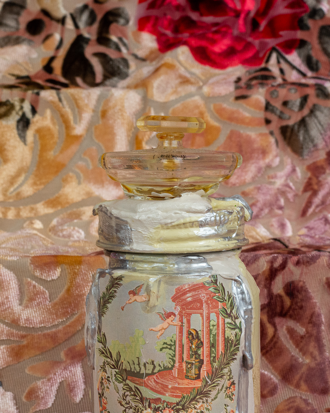 angels-perfume-jar-06.png