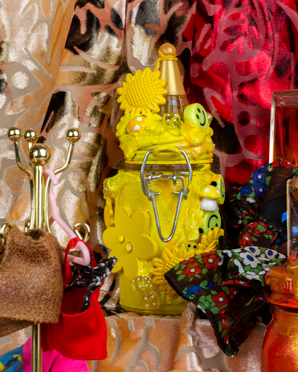 sunflower-perfume-jar-07.png