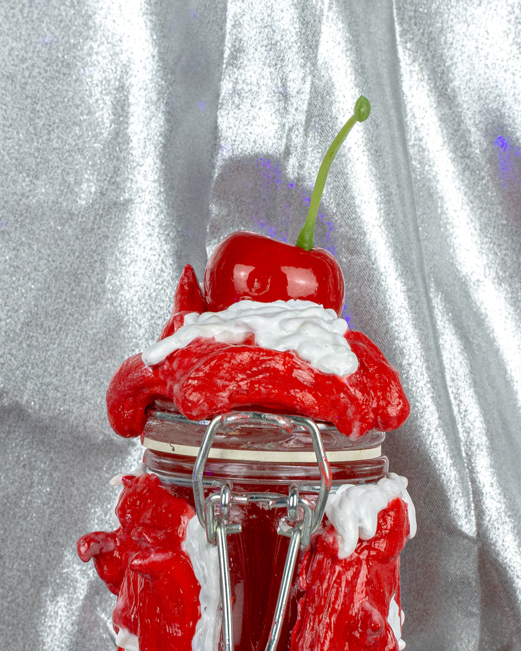 red-white-jar-06.png