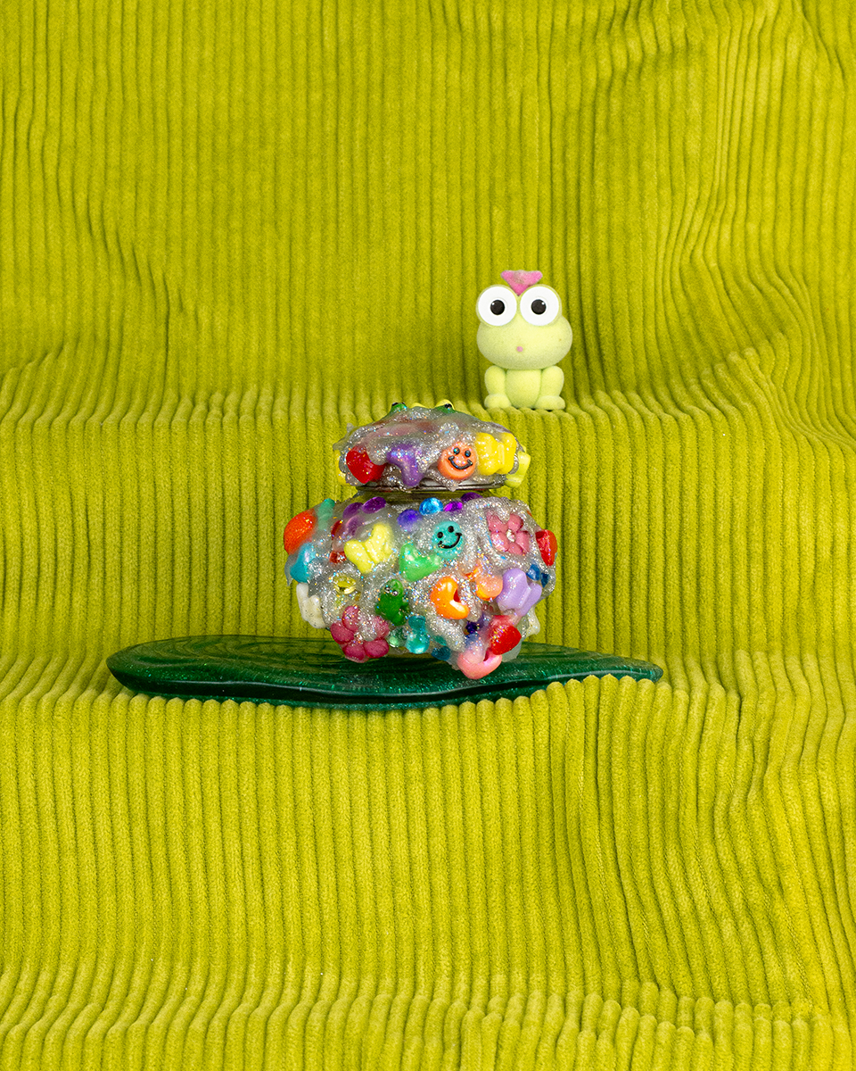 two-frogs-jar-main.png