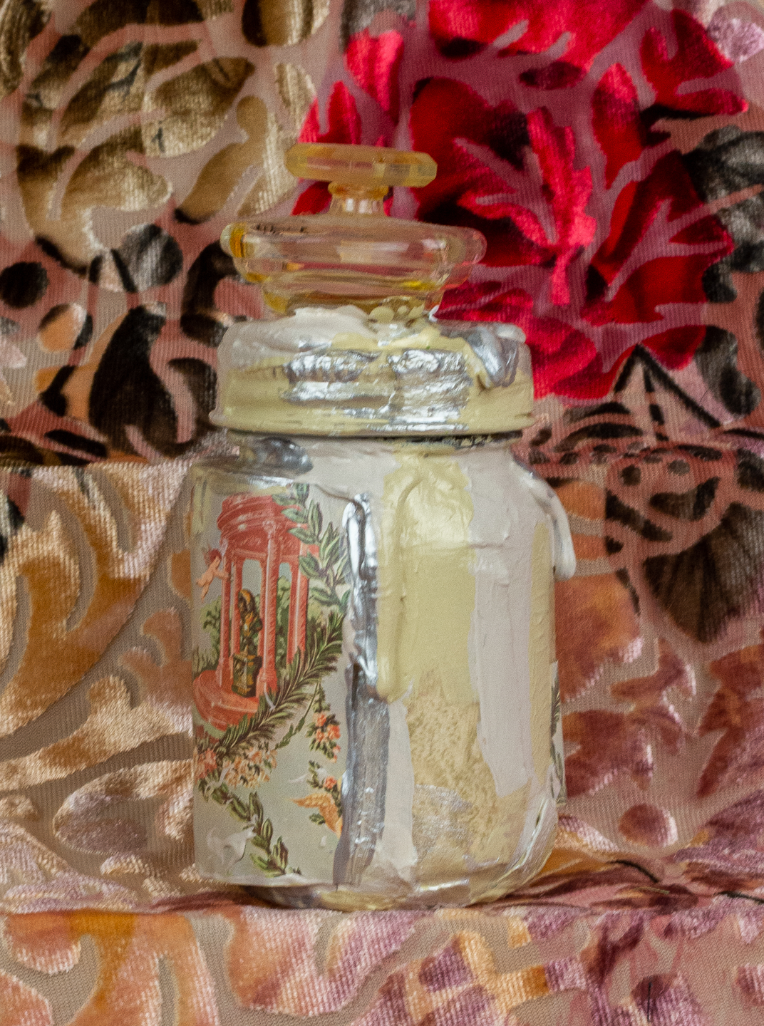 angels-perfume-jar-02.png