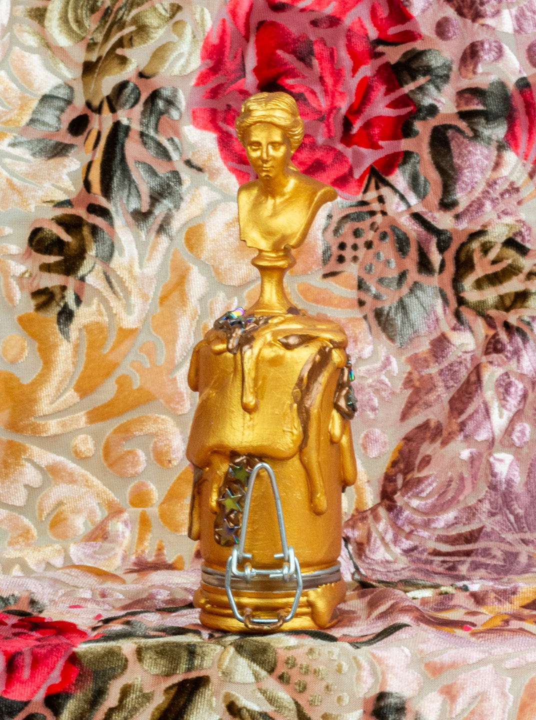gold-statue-jar-01.png