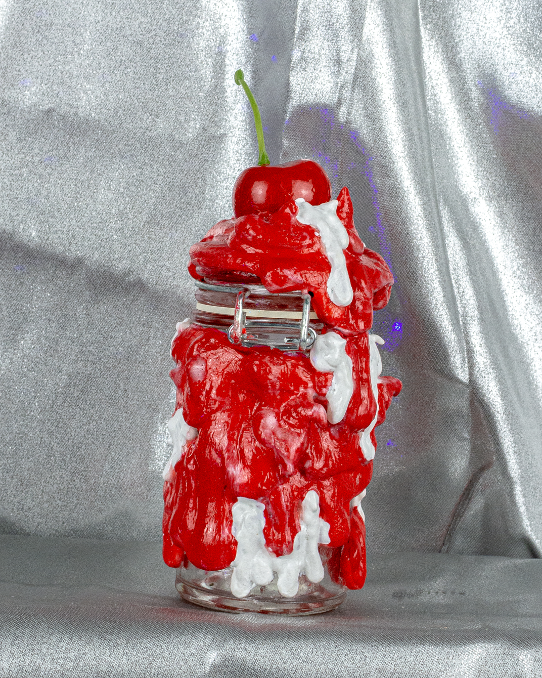 red-white-jar-03.png