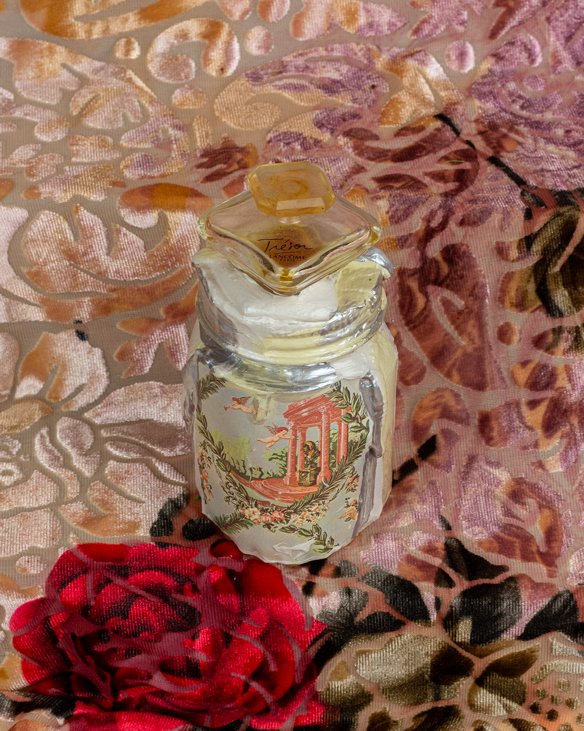 angels-perfume-jar-05.png