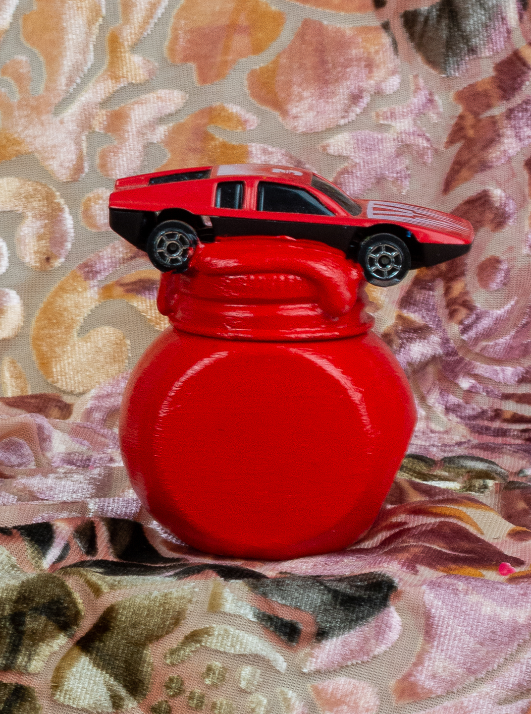 red-car-jar-03.png