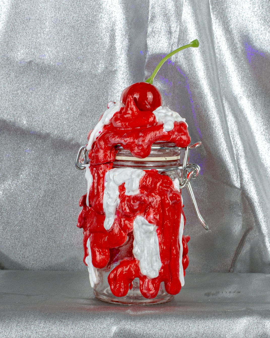 red-white-jar-04.png