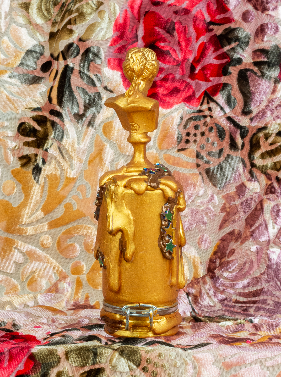 gold-statue-jar-03.png