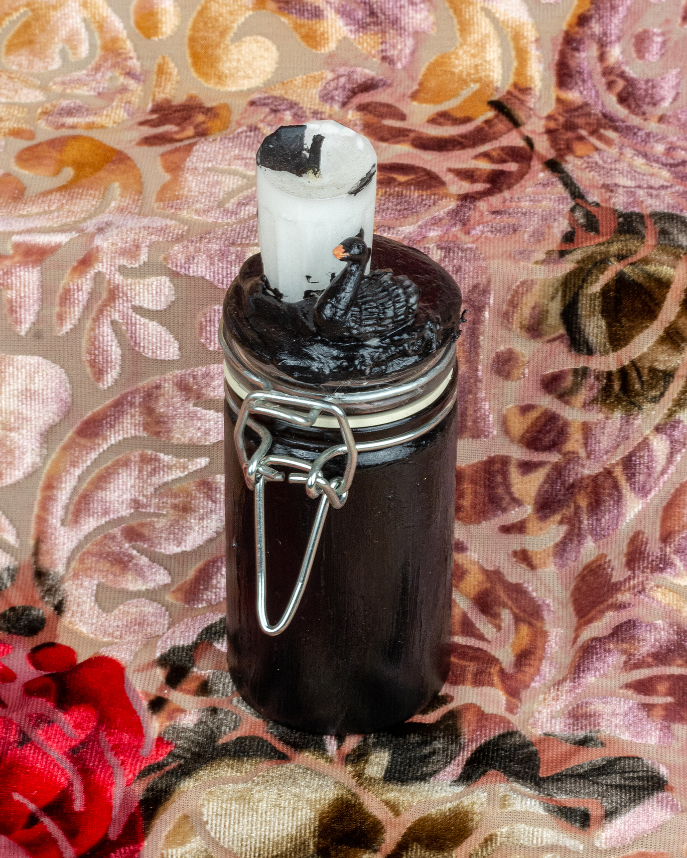 black-swan-jar-05.png