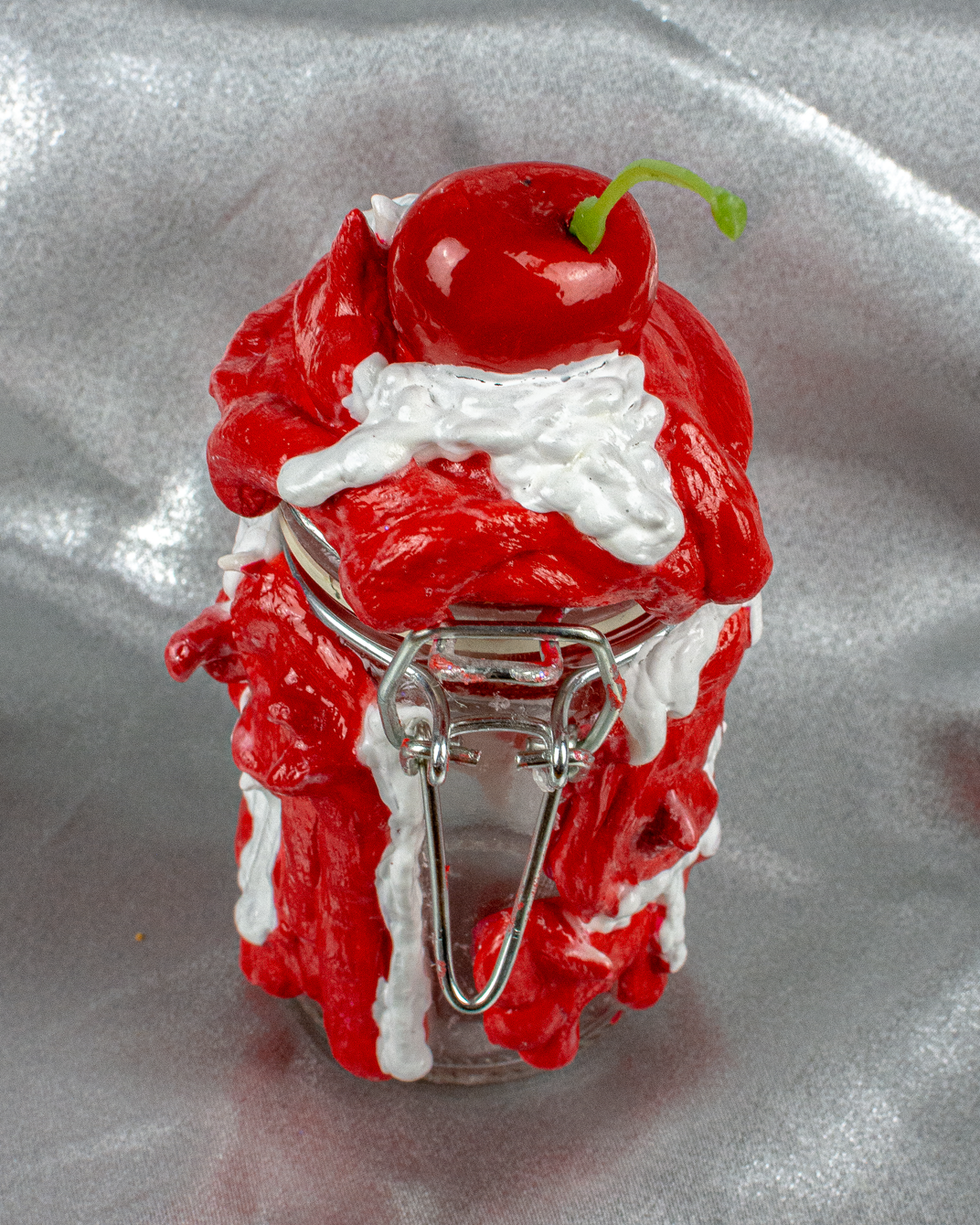 red-white-jar-05.png