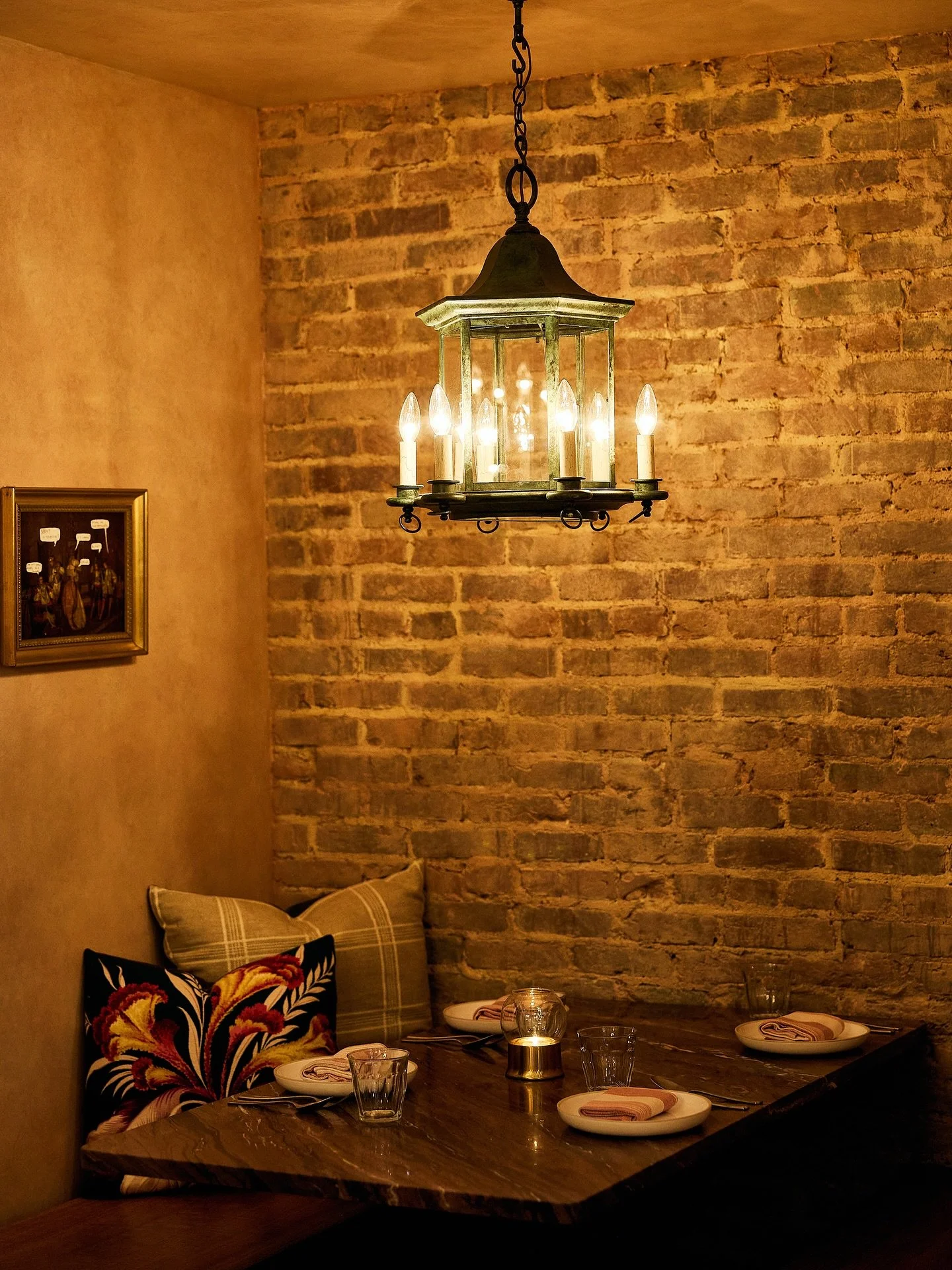 Ok hear me out: you, me, this perfect corner, and some lumpia. Good? Great. 

Join us for late night, brunch Saturday and Sunday, and any day in between. 

 #MakeItADateNight #TheDuchess #ChefKiko #Lumpia