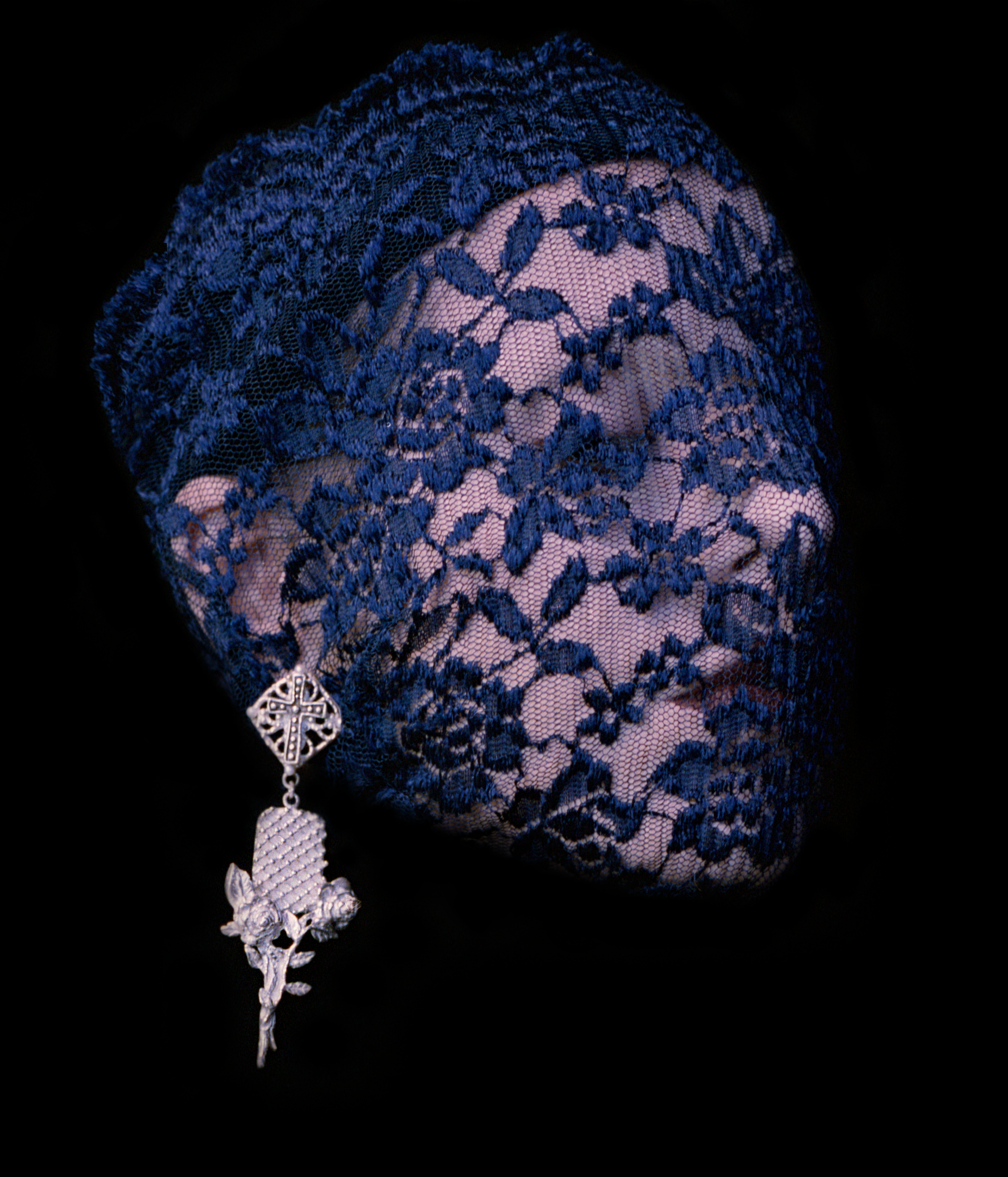 Autoluminescent earring 2.png