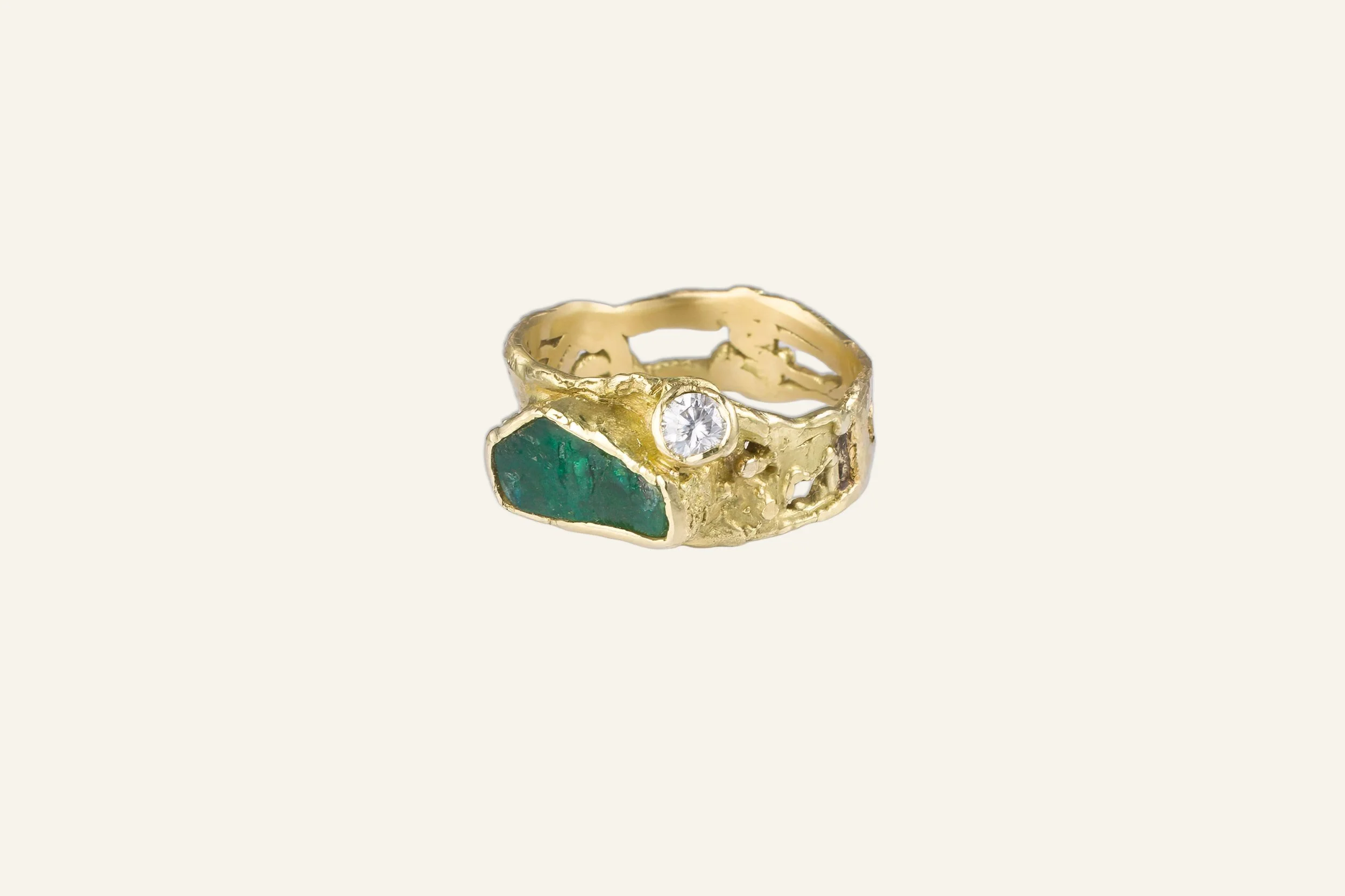 rivers-of-gold-fuild-ring-with-raw-uncut-emerald-and-diamond_2.jpg