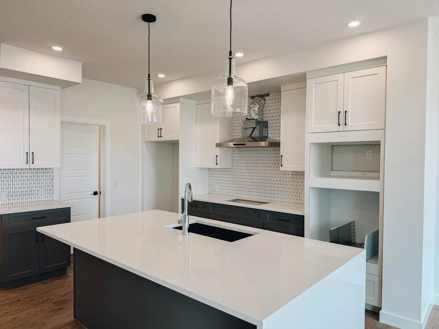 Sterling Homes Cochrane: 4 Bedrooms Up in Heartland