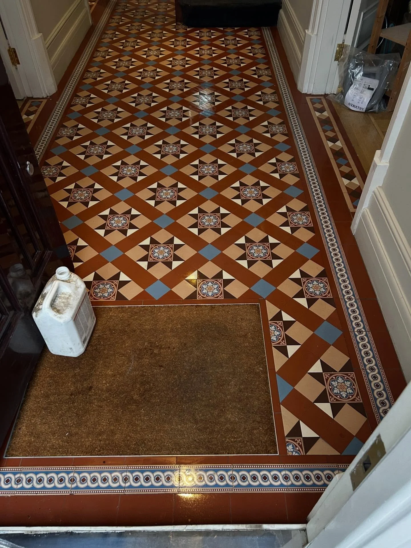 Blenheim design with Telford border