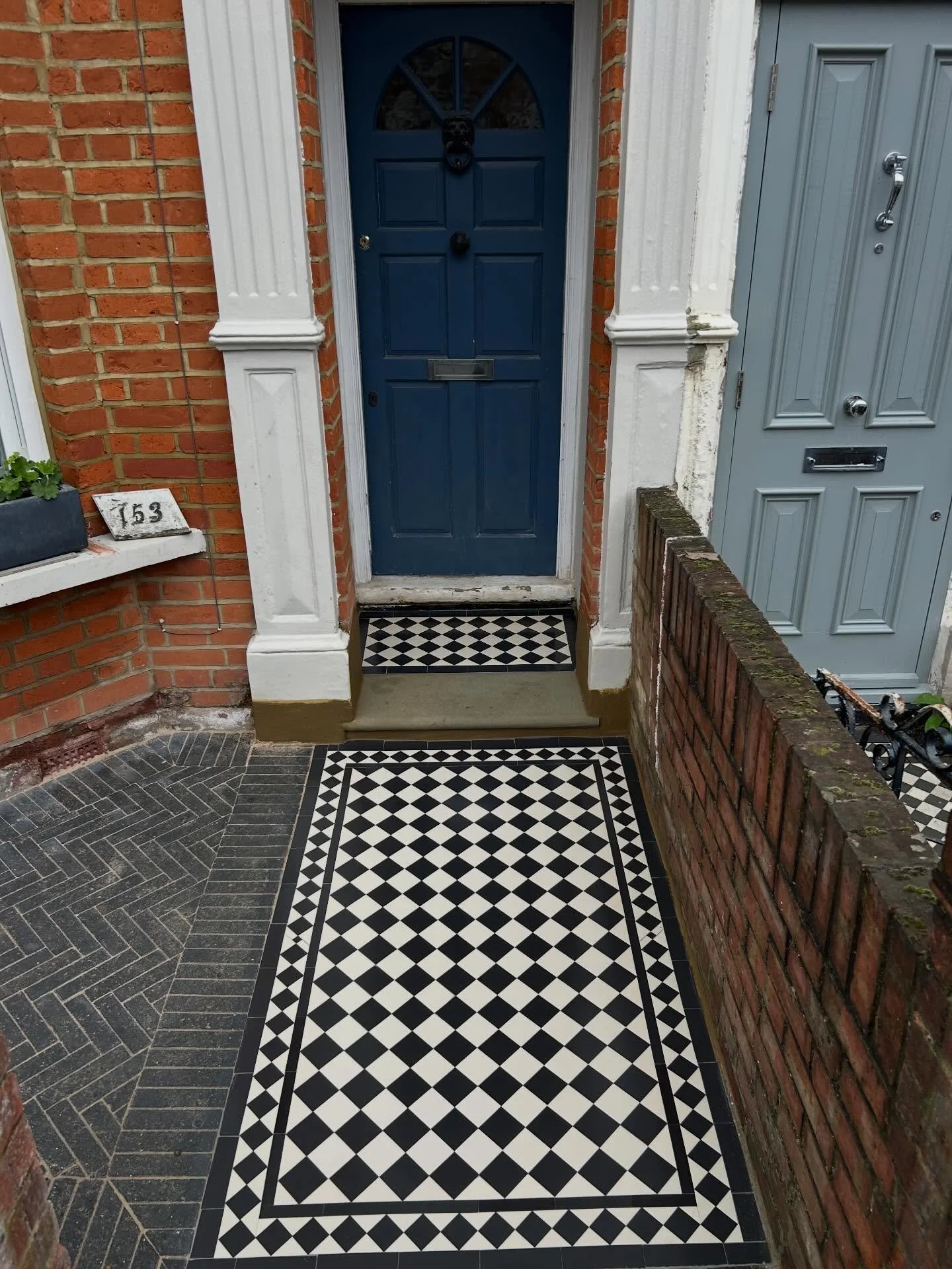 70mm classic black and white with herringbone block paving #walthamstow #victoriantiles #paving #victorianproperty