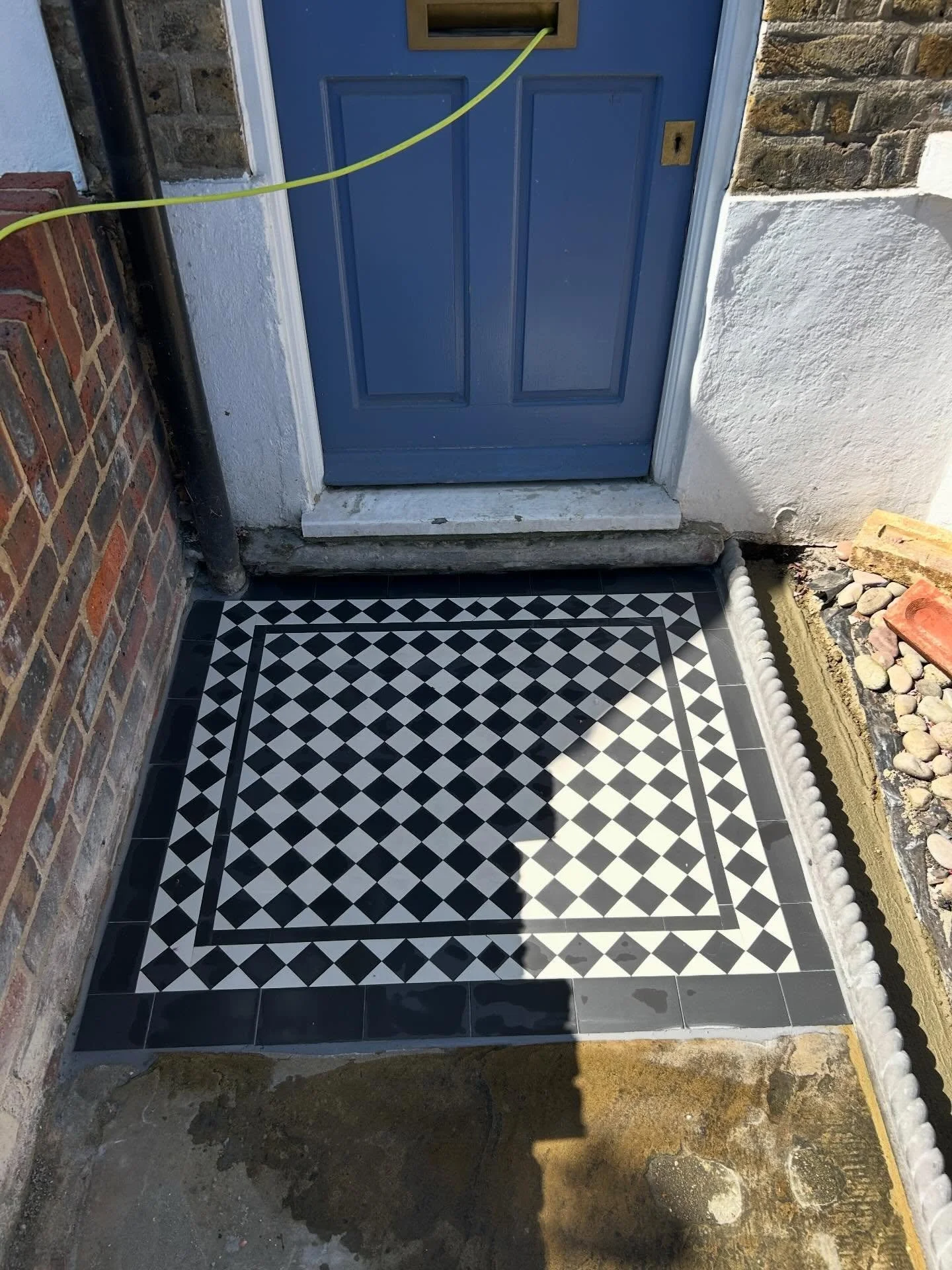 50mm black and super white with classic border #wanstead #victorintiling #victoriantiles #victorianterraced