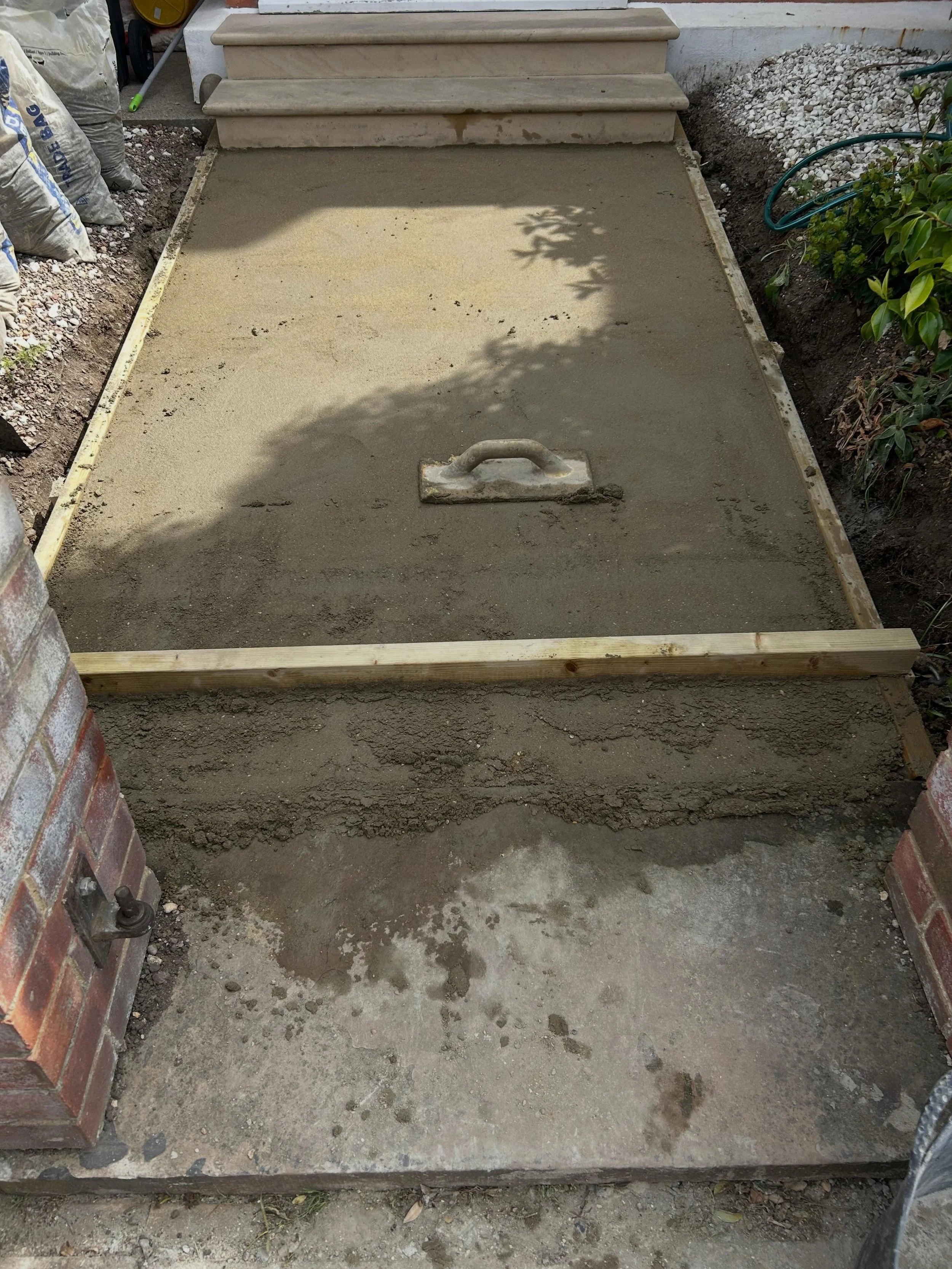 Bedding tiles directly into screed saves time, job completion in a day.