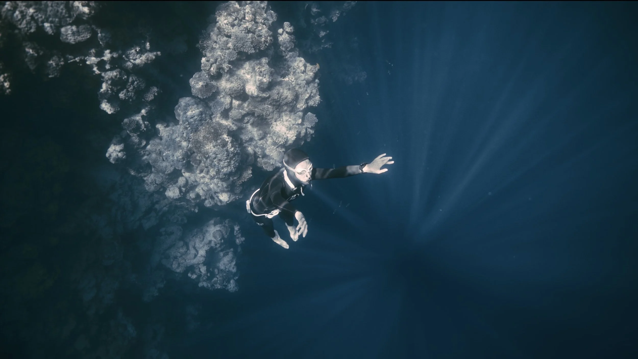 Flowing in Blue Hole