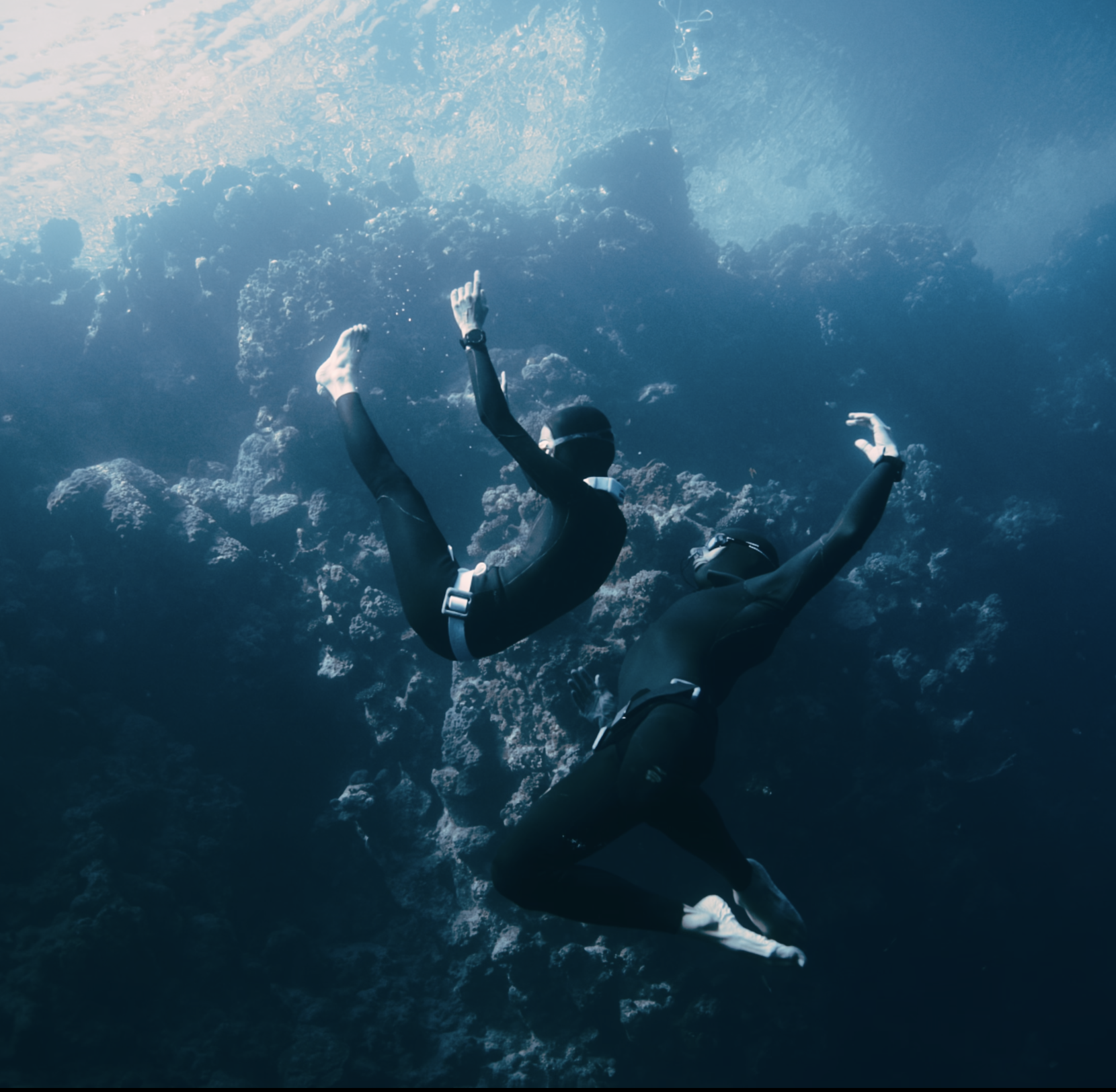 Flowing in Blue Hole