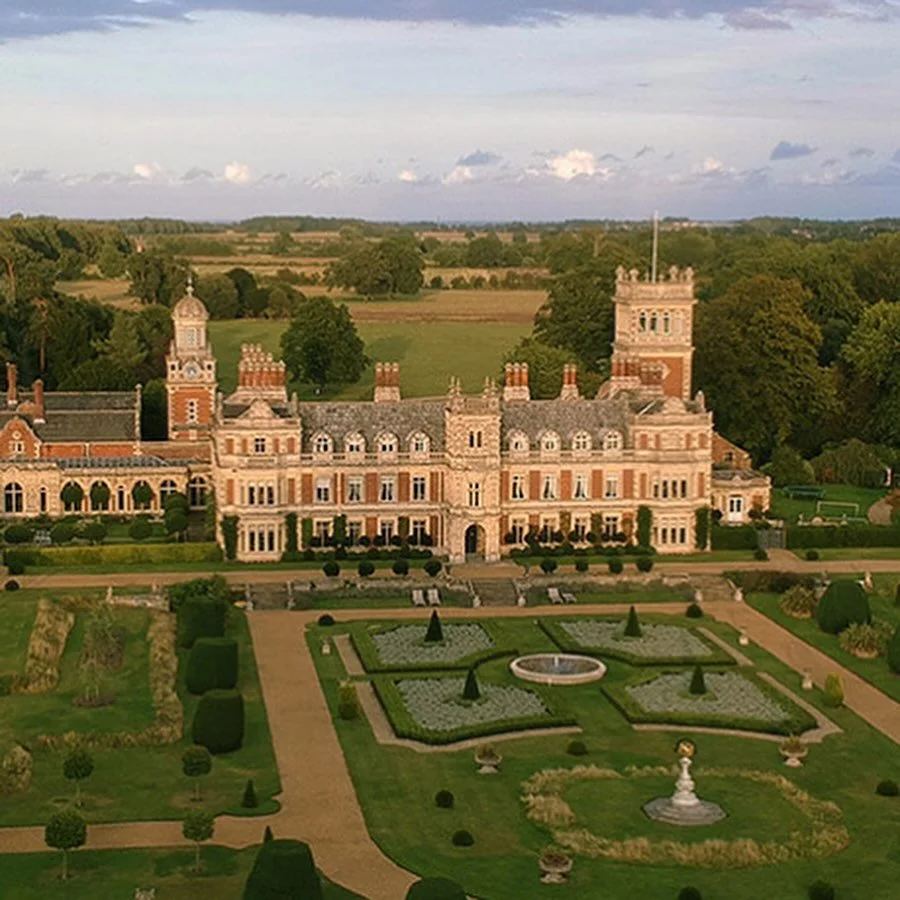 NEW PODCAST EPISODE | SOMERLEYTON HALL WITH LORD &amp; LADY SOMERLEYTON | THE DIVERSIFICATION OF A SUFFOLK ESTATE
This week Geoff &lsquo;goes it alone&rsquo; (Rory&rsquo;s on holiday) and visits Somerleyton Hall in Suffolk, where he&rsquo;s joined on