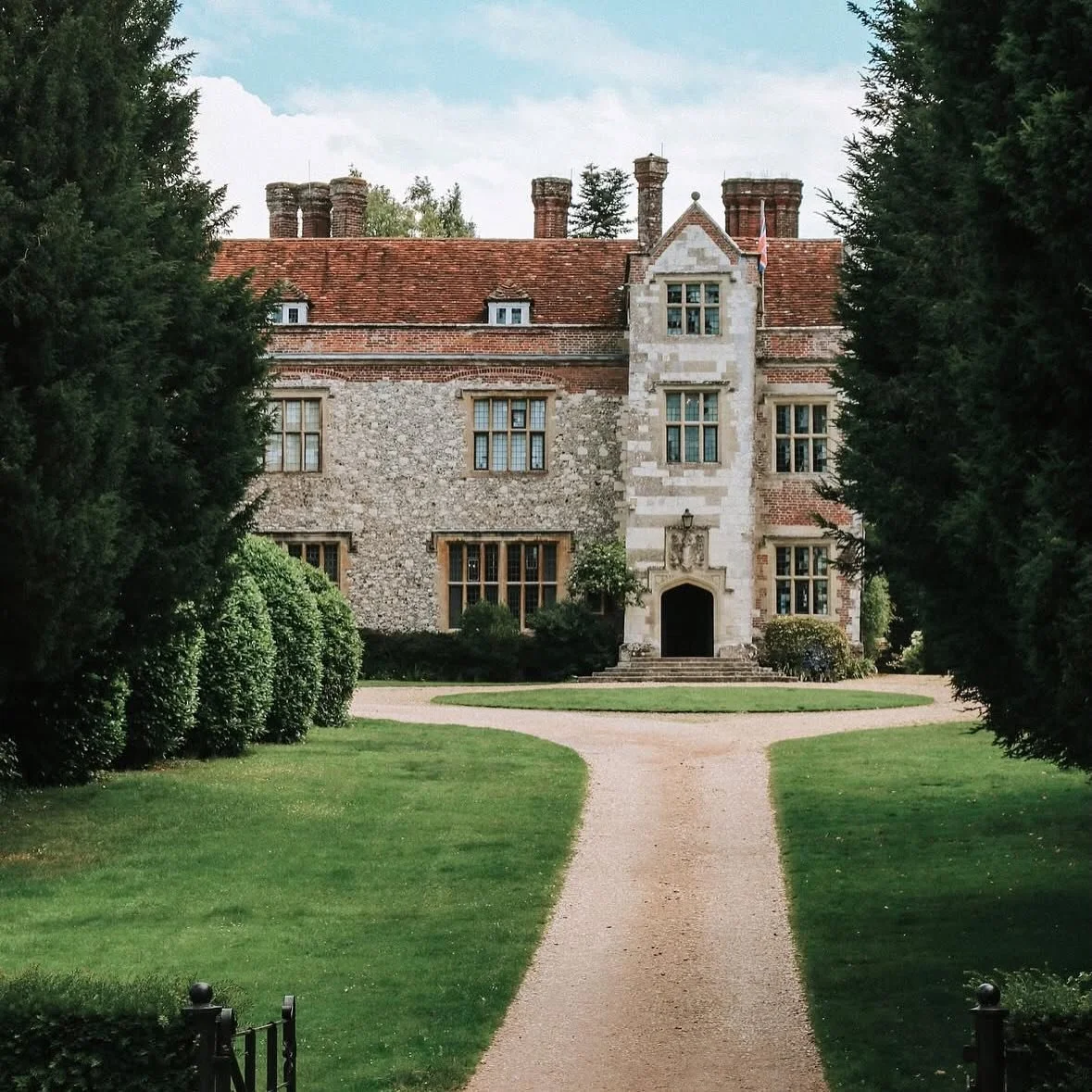 NEW PODCAST EPISODE | CHAWTON HOUSE
If these walls could talk&hellip;

Many country houses claim to be the inspiration for Pemberley, Northanger Abbey and Mansfield Park, but few houses have such tangible links to Jane Austen as Chawton House in Hamp