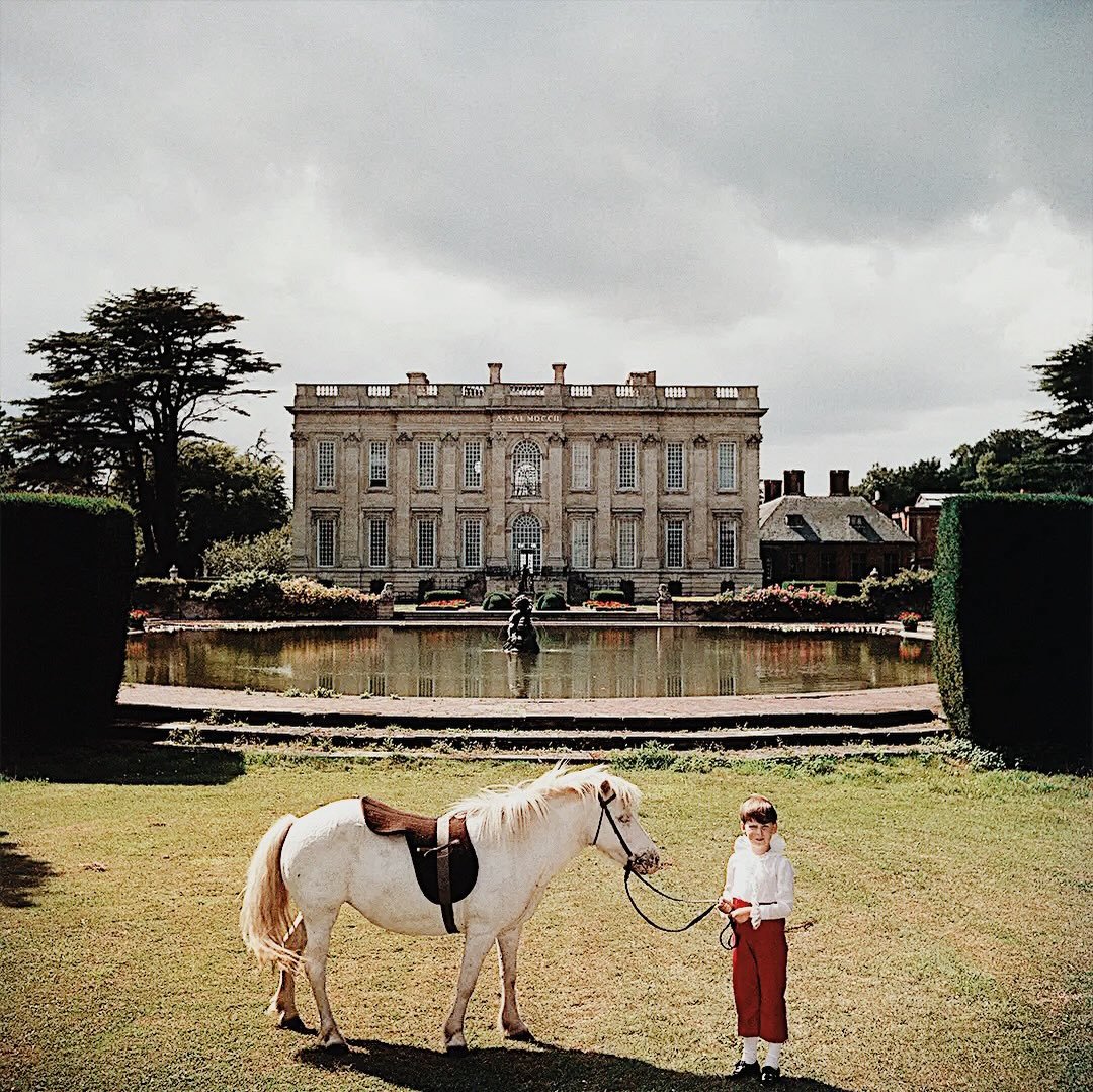 SLIM AARONS AT EASTON NESTON
A Triptych | Part I | Lord Of All I Survey&rsquo; (1957)

Alexander Fermor-Hesketh, 3rd Lord Hesketh, succeeded in his family&rsquo;s barony (and inherited the family seat of Easton Neston in Northamptonshire) when he was