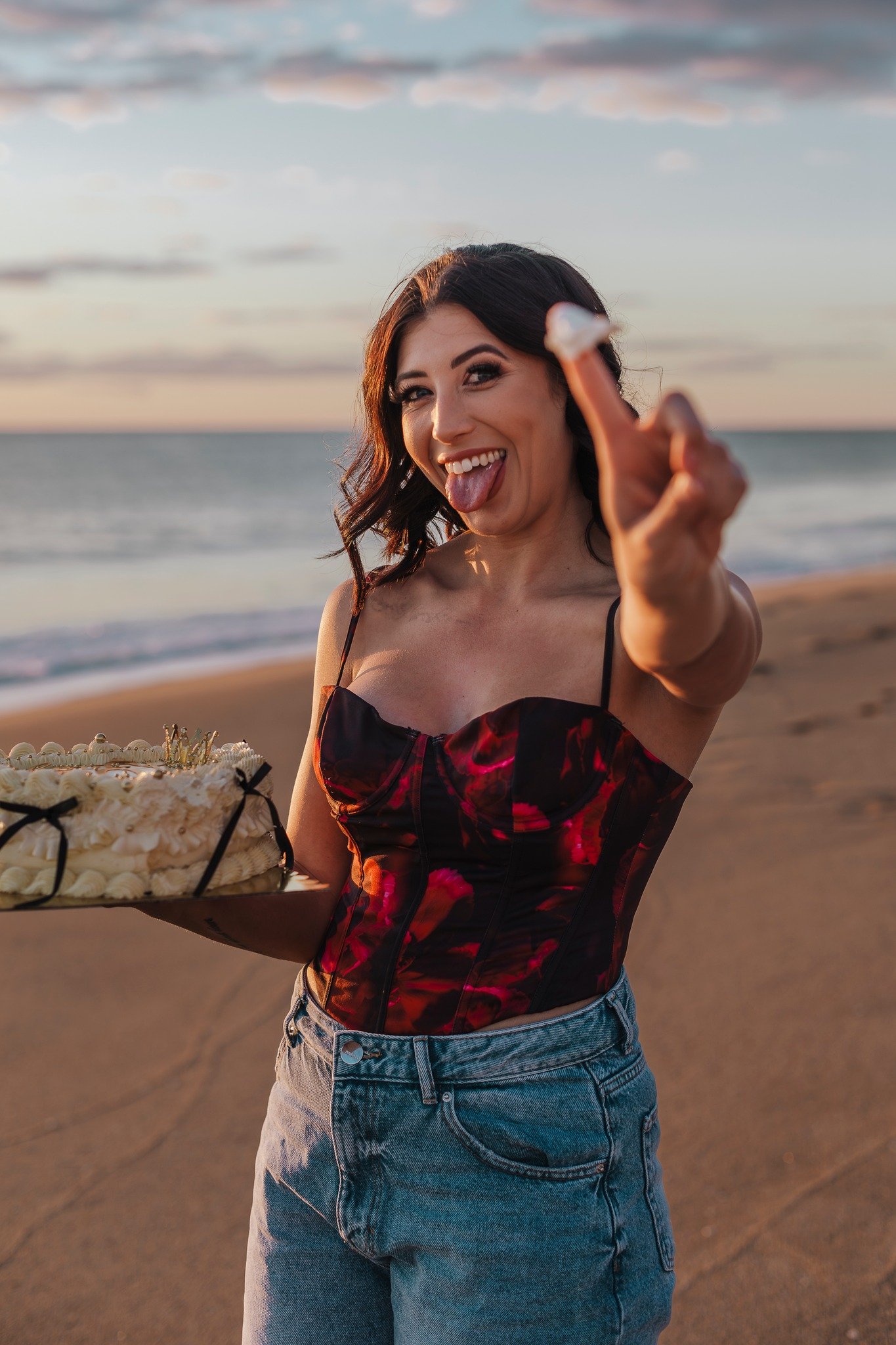 Now THIS is how you turn 30 in style!!! 🤩✨🥂
Got a milestone birthday coming up and not sure how to celebrate? Treat yourself to a birthday photoshoot! It’s seriously SOO much fun and you’ll have these gorgeous memories to look back on