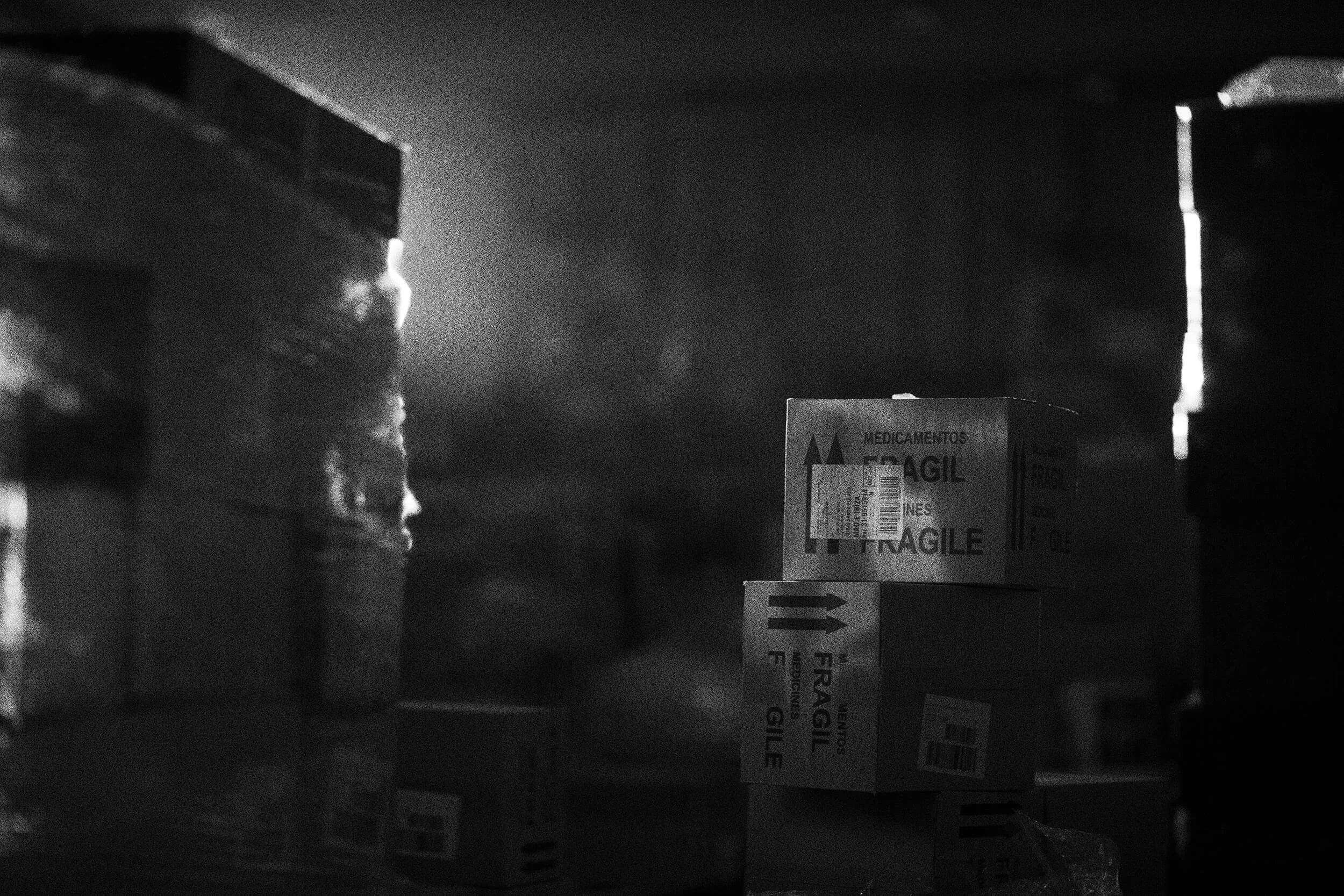 Dynamic logistics in monochrome series by Mikel Muruzabal advertising photographer in Madrid Barcelona Pamplona Spain14.jpg