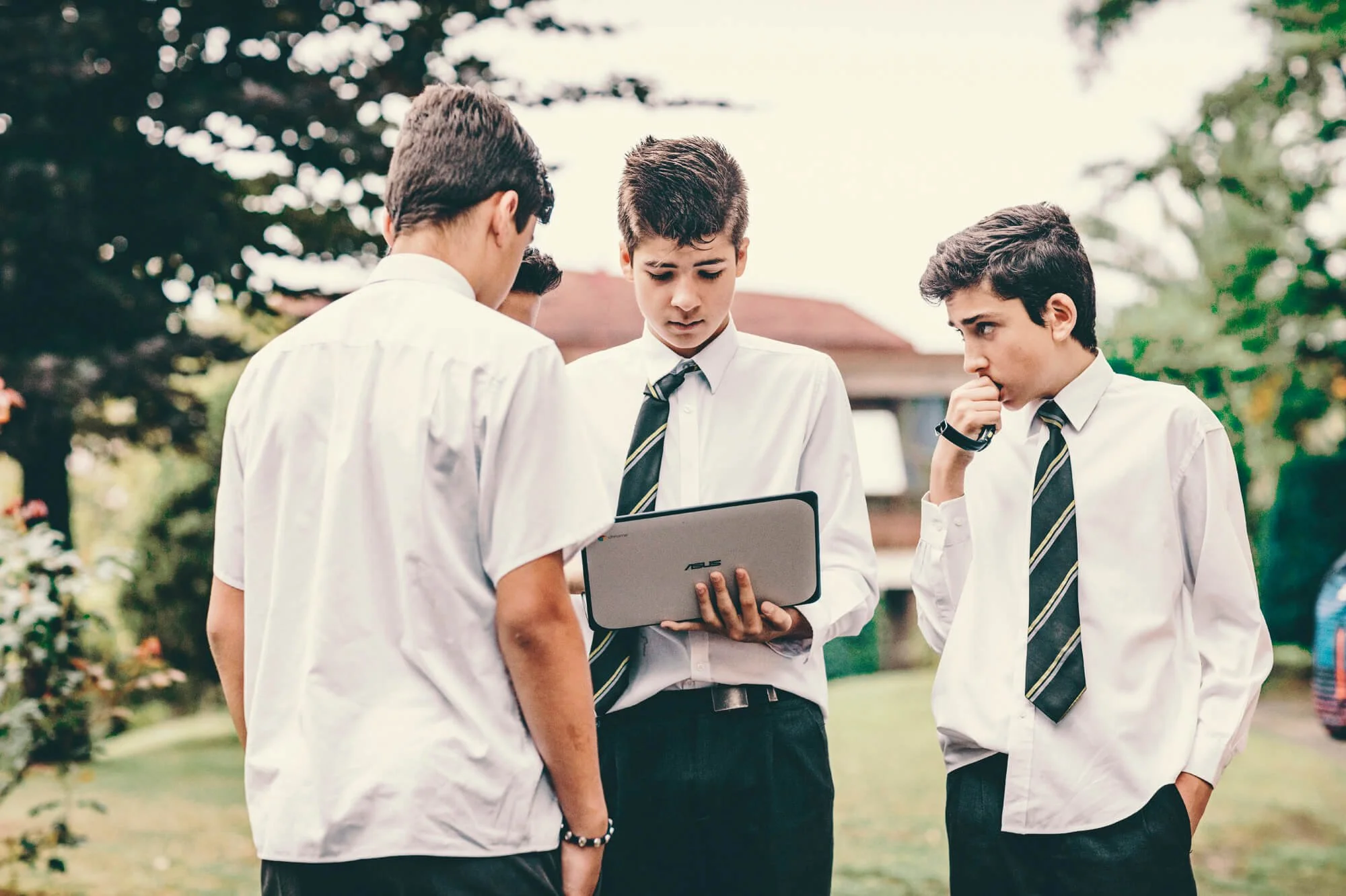 Fotografía lifestyle educativa para Gaztelueta School por Mikel Muruzabal, fotógrafo comercial y corporativo en Pamplona, Madrid, Barcelona, España 16.jpg