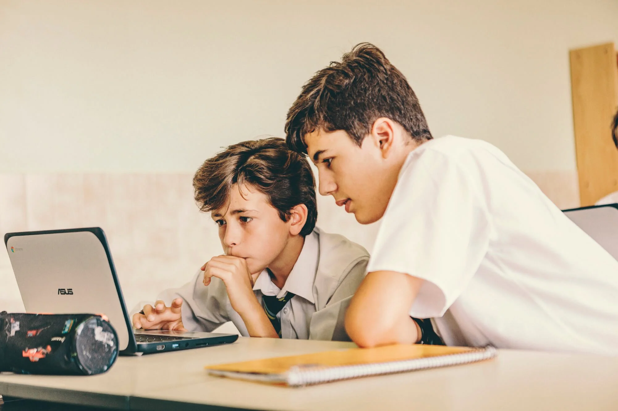 Fotografía lifestyle educativa para Gaztelueta School por Mikel Muruzabal, fotógrafo comercial y corporativo en Pamplona, Madrid, Barcelona, España 24.jpg