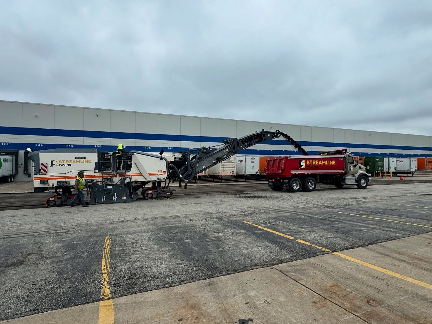 Another one in the books! ✅

We recently completed a full-depth asphalt replacement for a commercial client in Elwood, IL. From demo to final roll, this lot is now built to handle heavy traffic and Midwest weather for years to come. 💪

Thinking abou