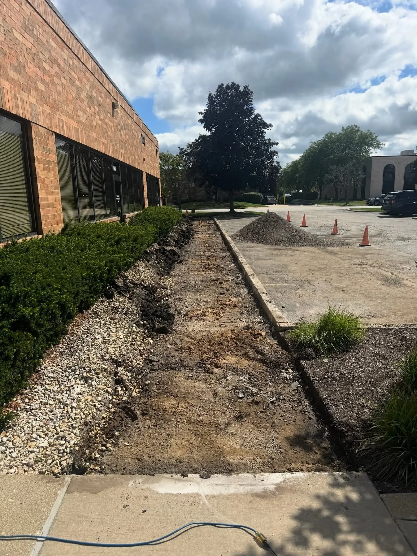This office exterior got a full refresh! New concrete walkways, plus a fresh sealcoat and striping. Swipe to see how we transformed each section into a clean, safe, and professional space.

#streamlinepaving #concrete #sealcoat #striping #chicagosubu