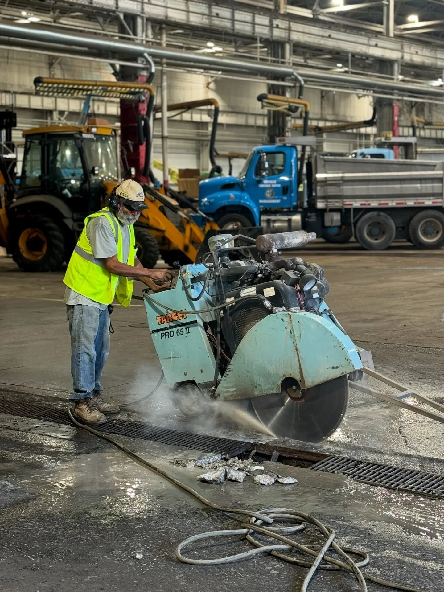 Sweat, steel, and skill &mdash; that&rsquo;s how we roll.

#streamlinepaving #actionshot #qualityconstruction #ilpaving #concrete