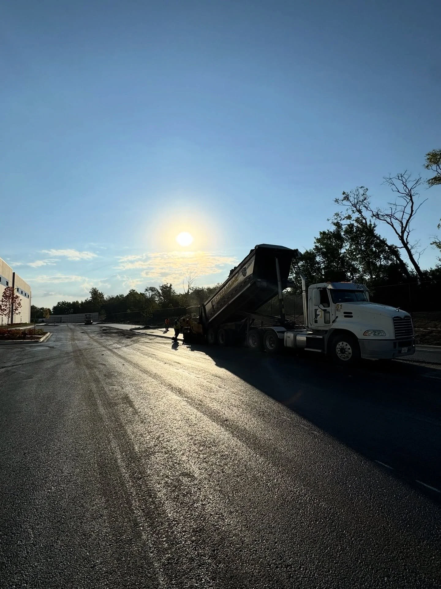 New warehouse, new pavement 🛣️

Streamline handled the stone and asphalt install for this Elwood project. Built to last and ready for business!

#streamlinepaving #asphaltpaving #illinoisconstruction #familybusiness #chicago