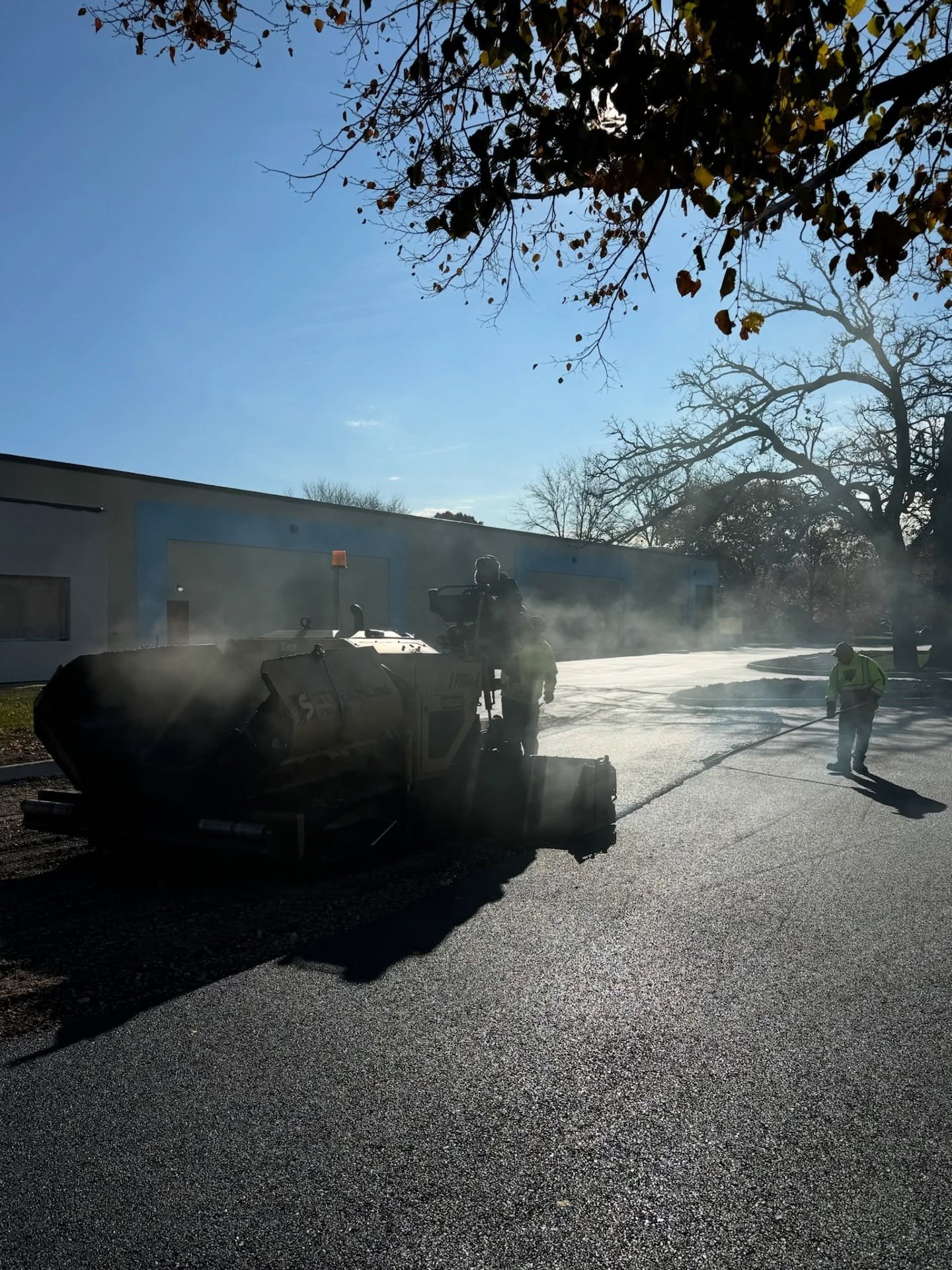 Chicago cold won&rsquo;t slow a fresh pave. Let&rsquo;s work. ❄️🔥

#streamlinepaving #asphalt #asphaltpaving #chicagoconstruction