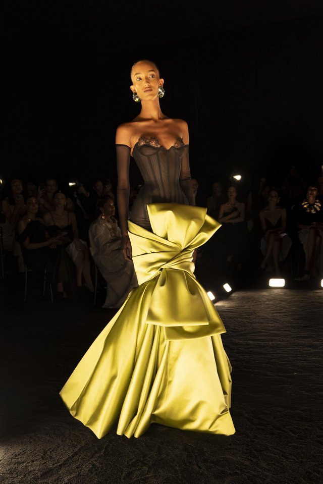 schiaparelli_ss25_runway_006(1).jpg